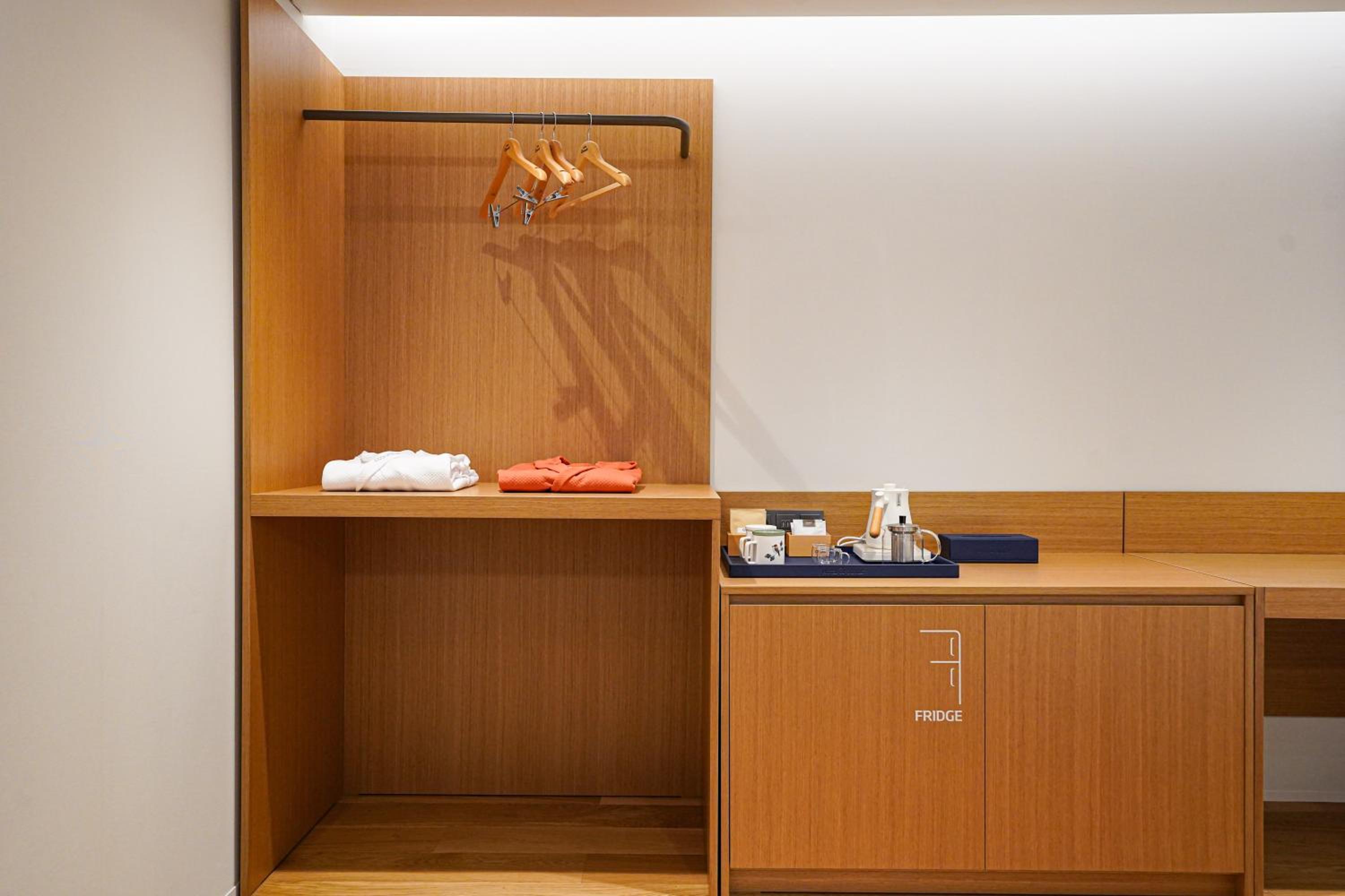 Large Twin Room - Photo 4
