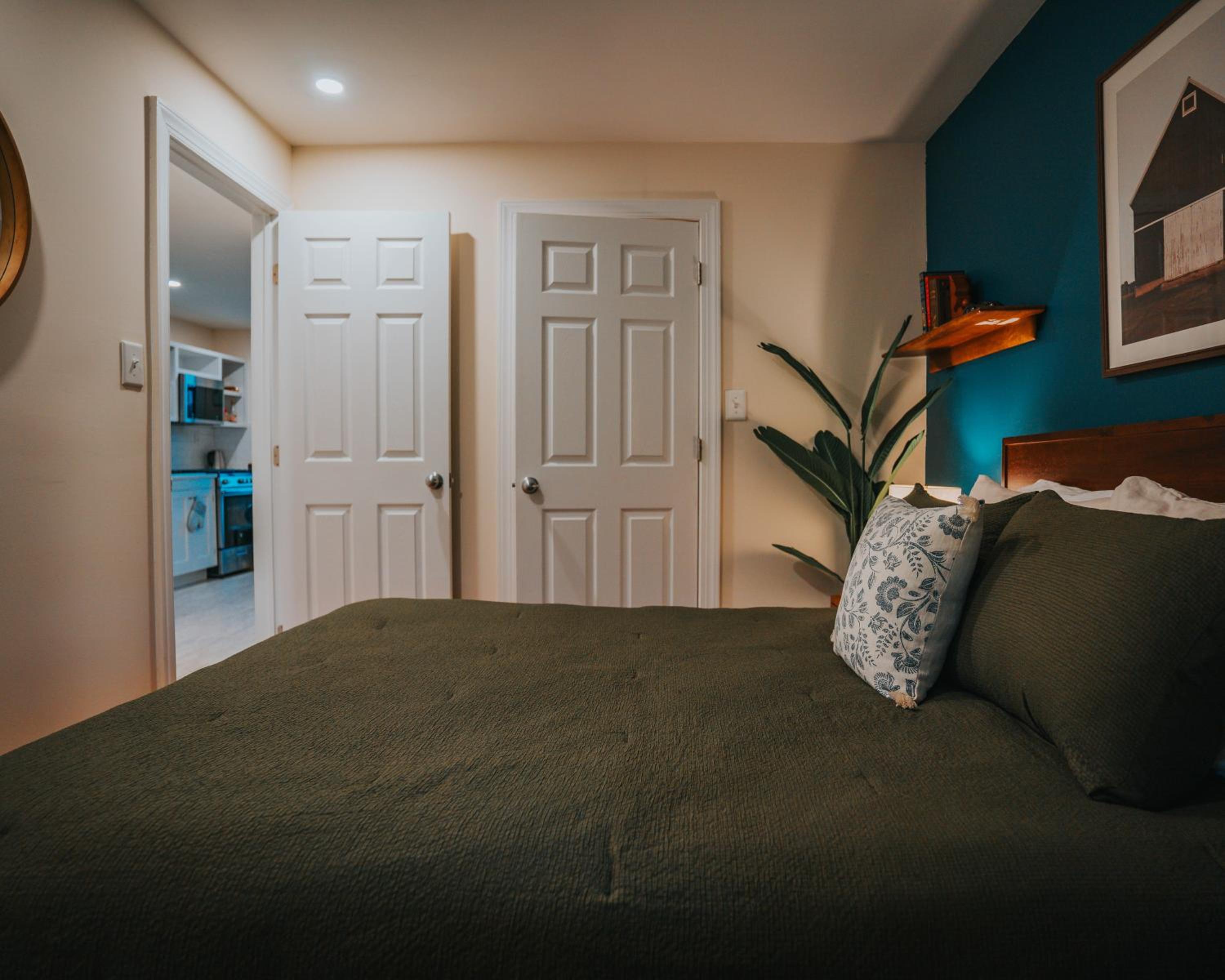 One-Bedroom Apartment - Photo 16