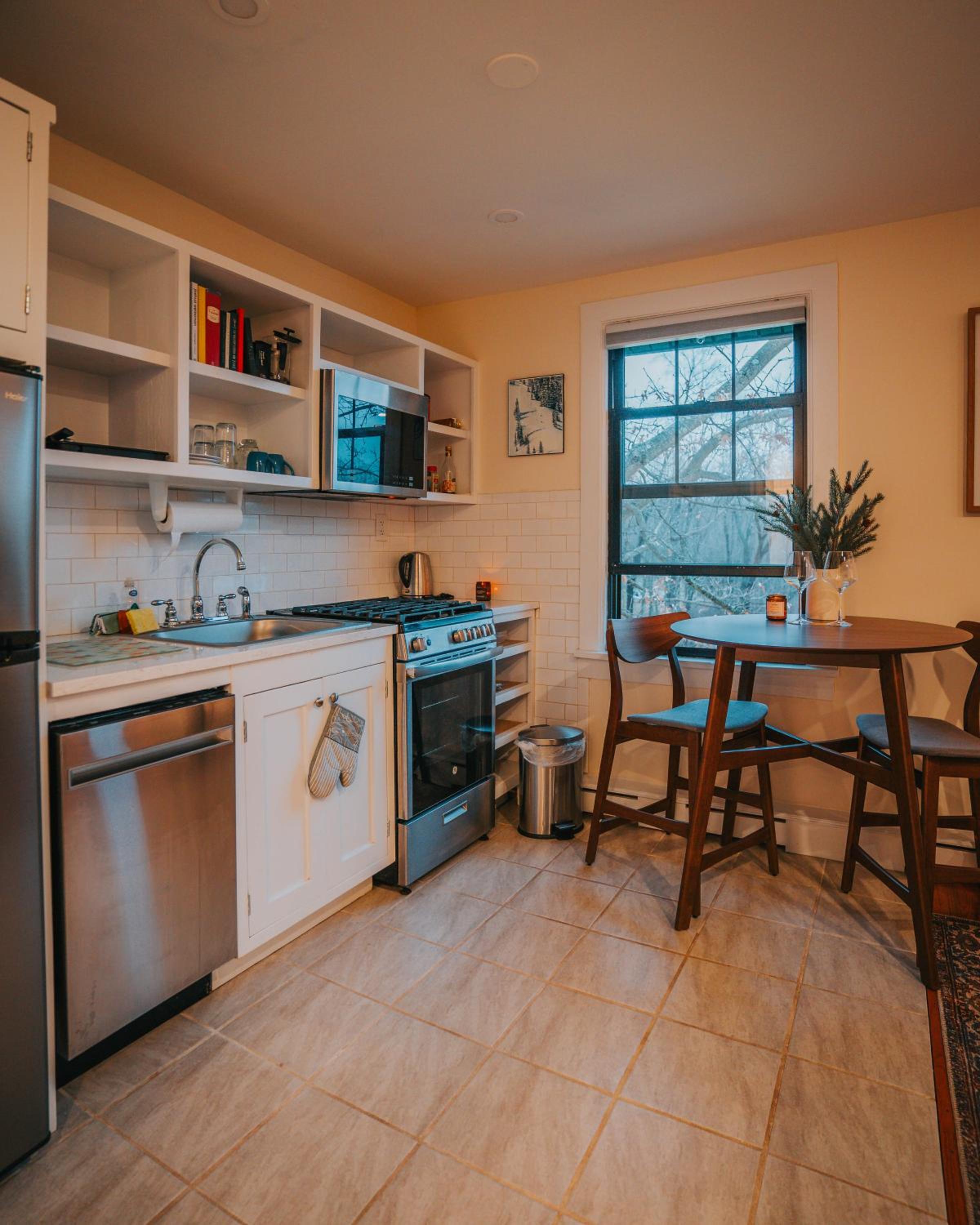 One-Bedroom Apartment - Photo 9