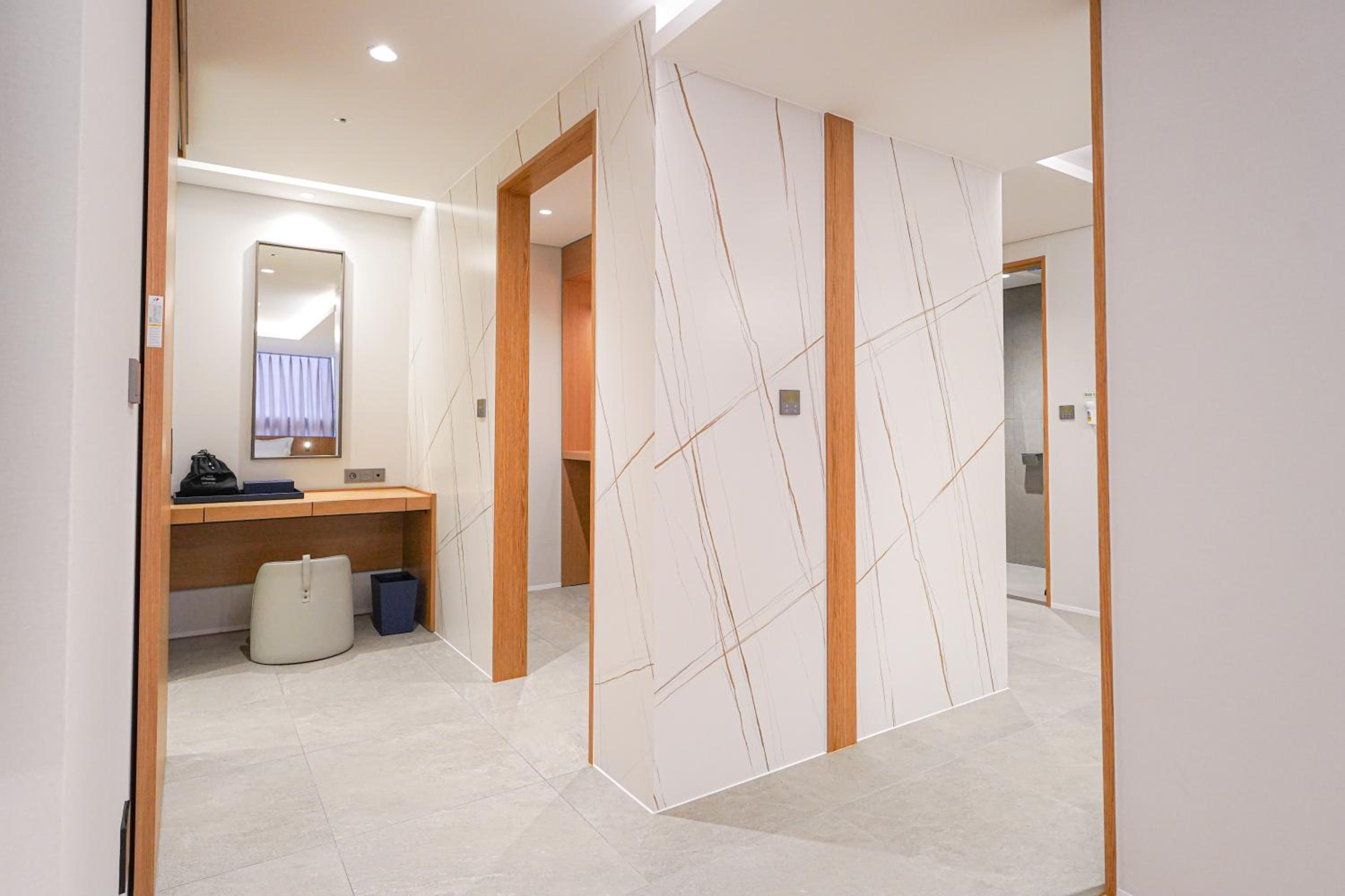 Suite - Photo 3