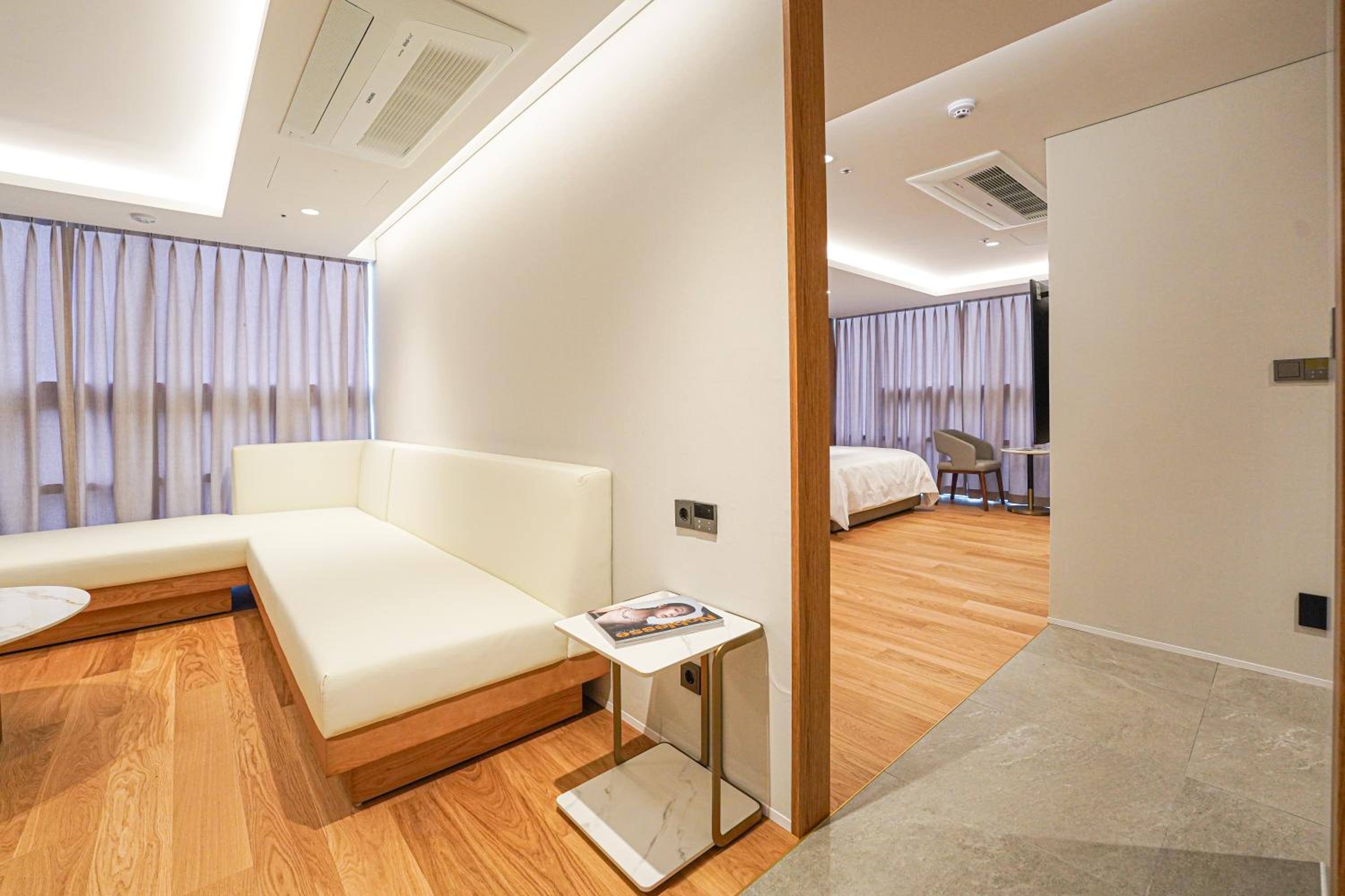 Suite - Photo 7