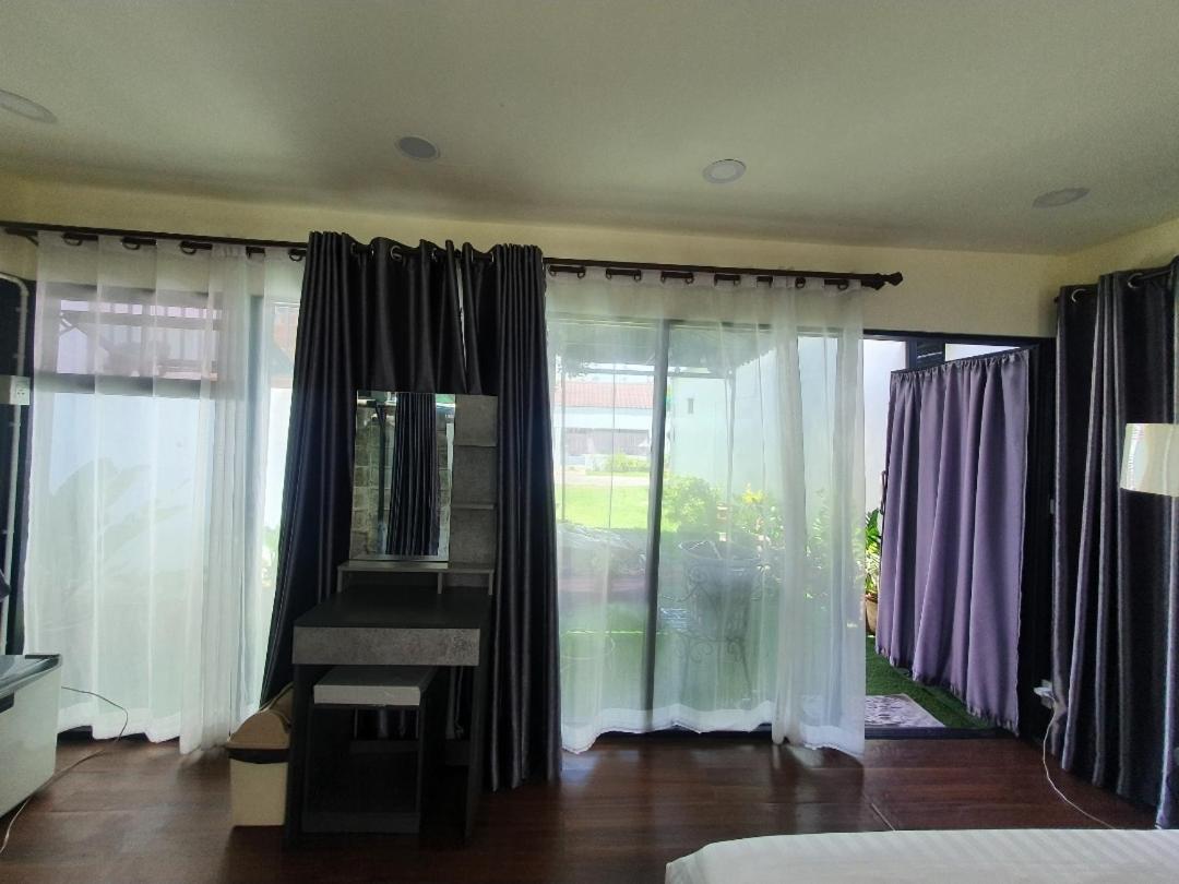 Standard King Room - Photo 13