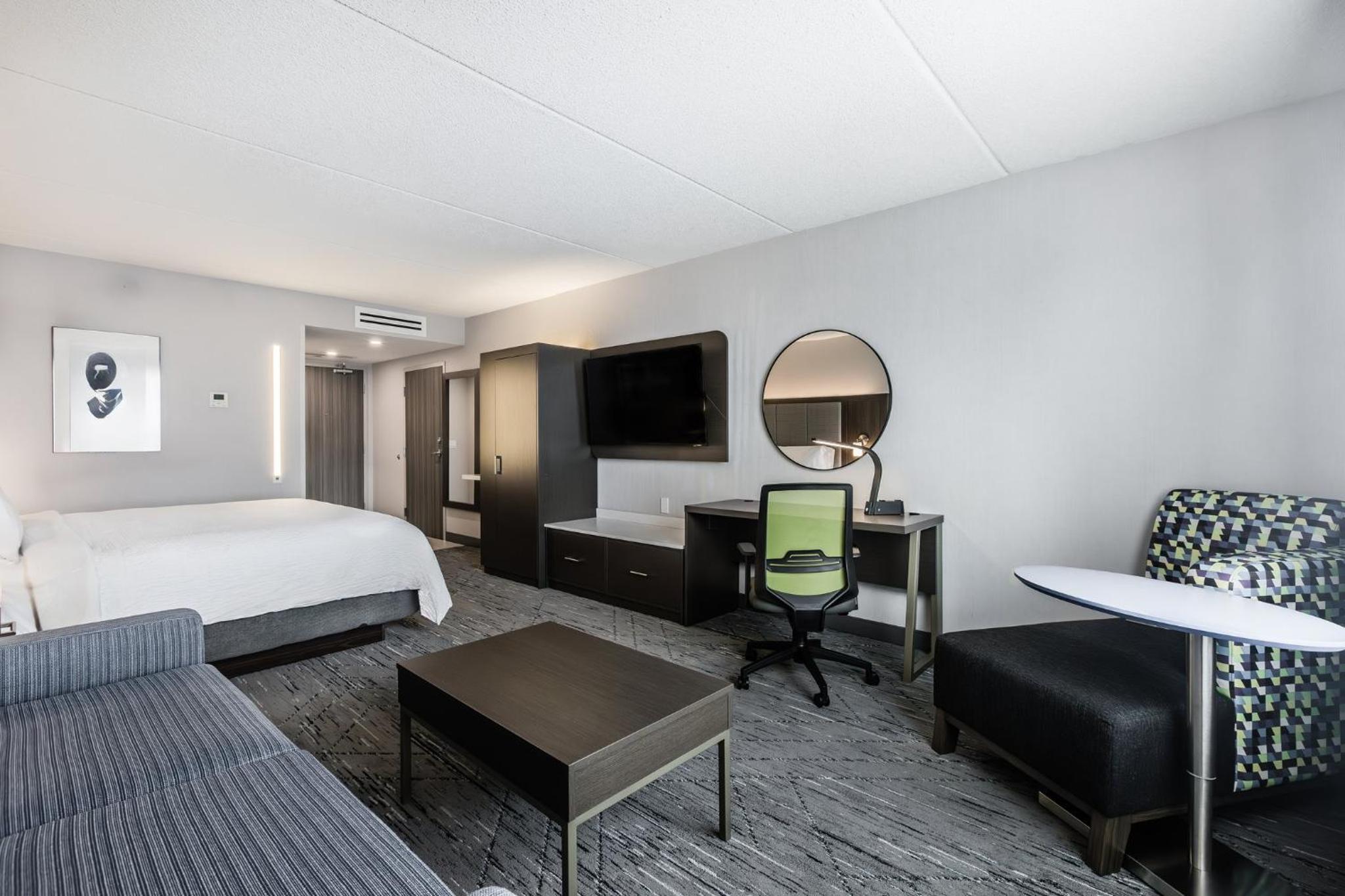 King Suite with Sofa Bed - Photo 3
