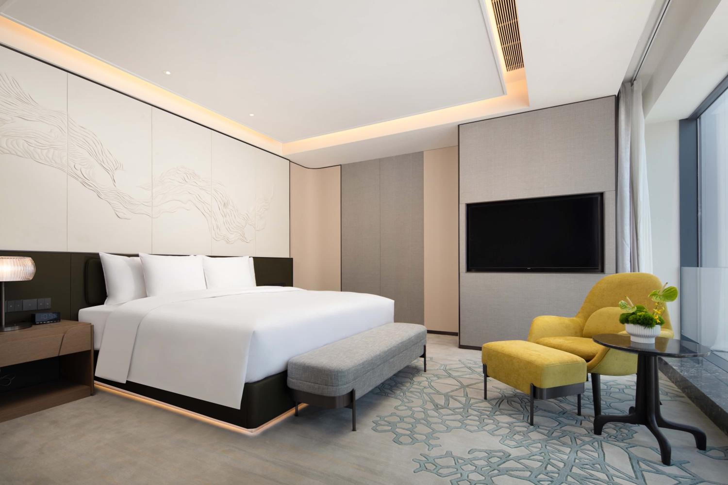 One-Bedroom King Suite photo 2