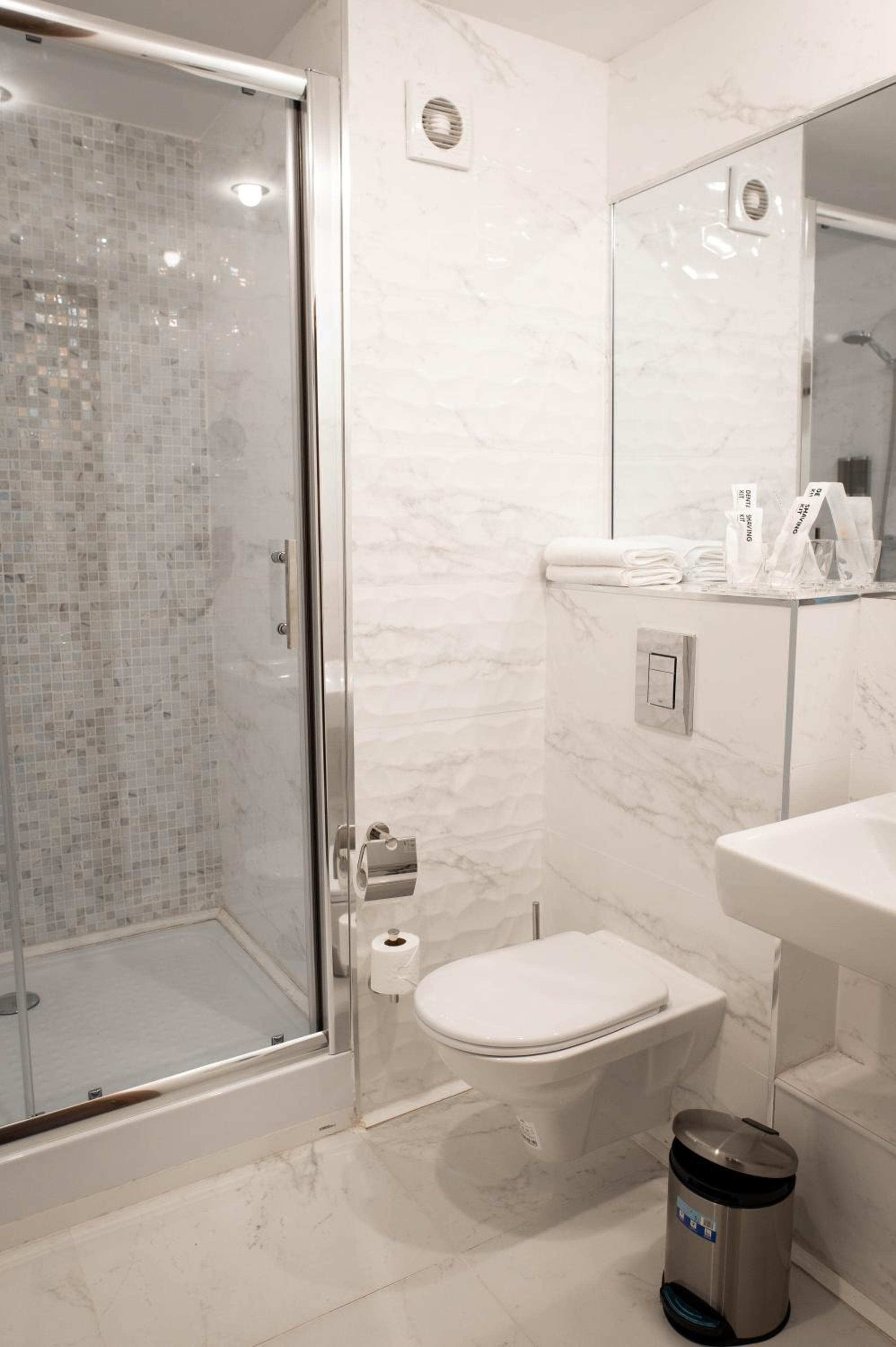 Premier Twin Room - Non-Smoking - Photo 4