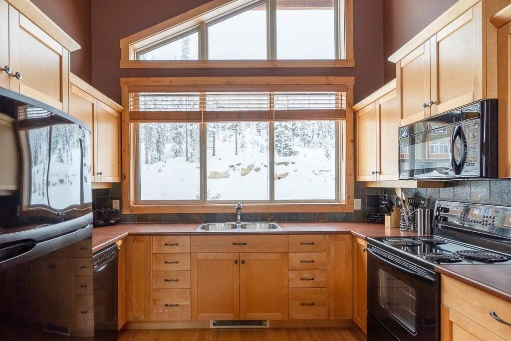 Three-Bedroom Chalet photo 3