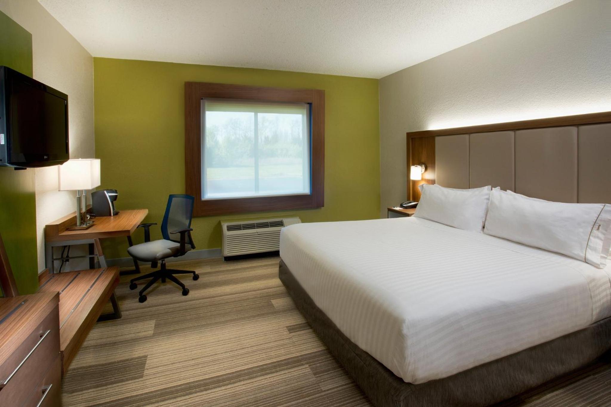 Standard King Room - Photo 7