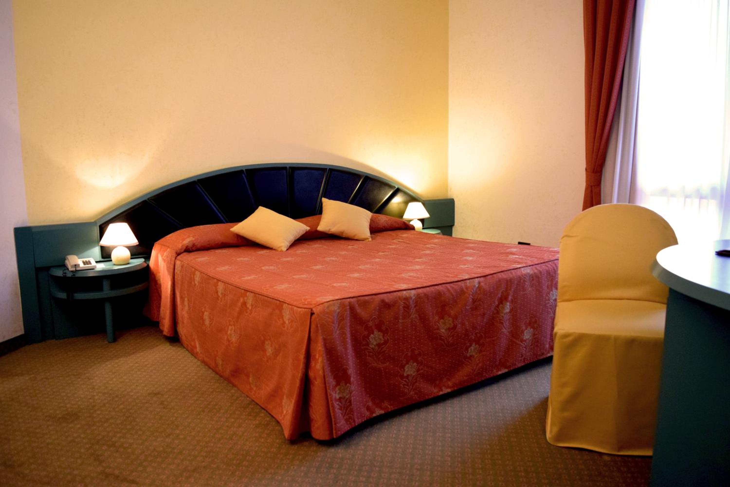 Double or Twin Room - Photo 3