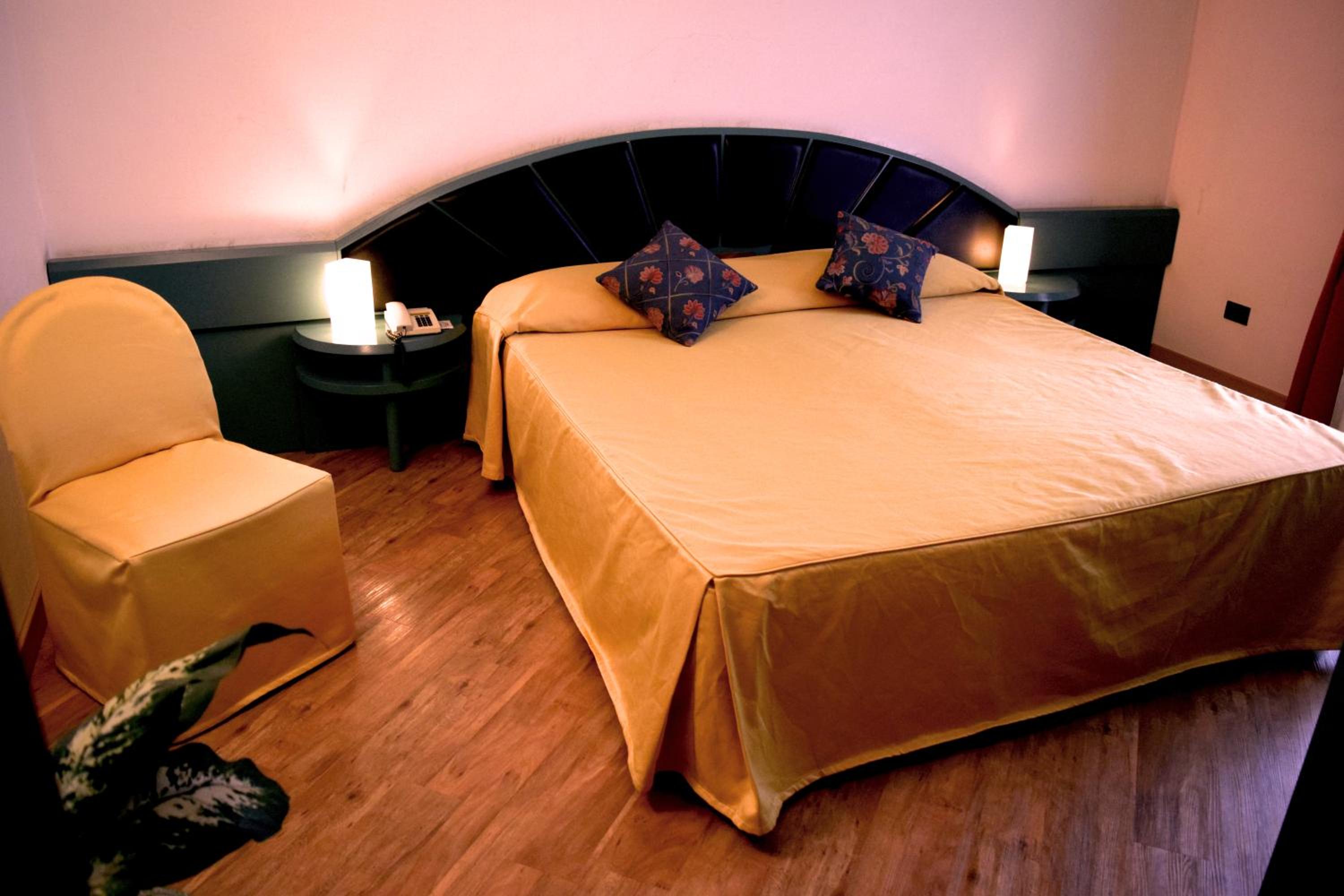 Double or Twin Room - Photo 2