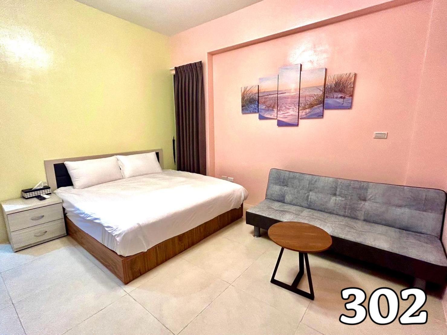 Queen Room with Balcony photo 2
