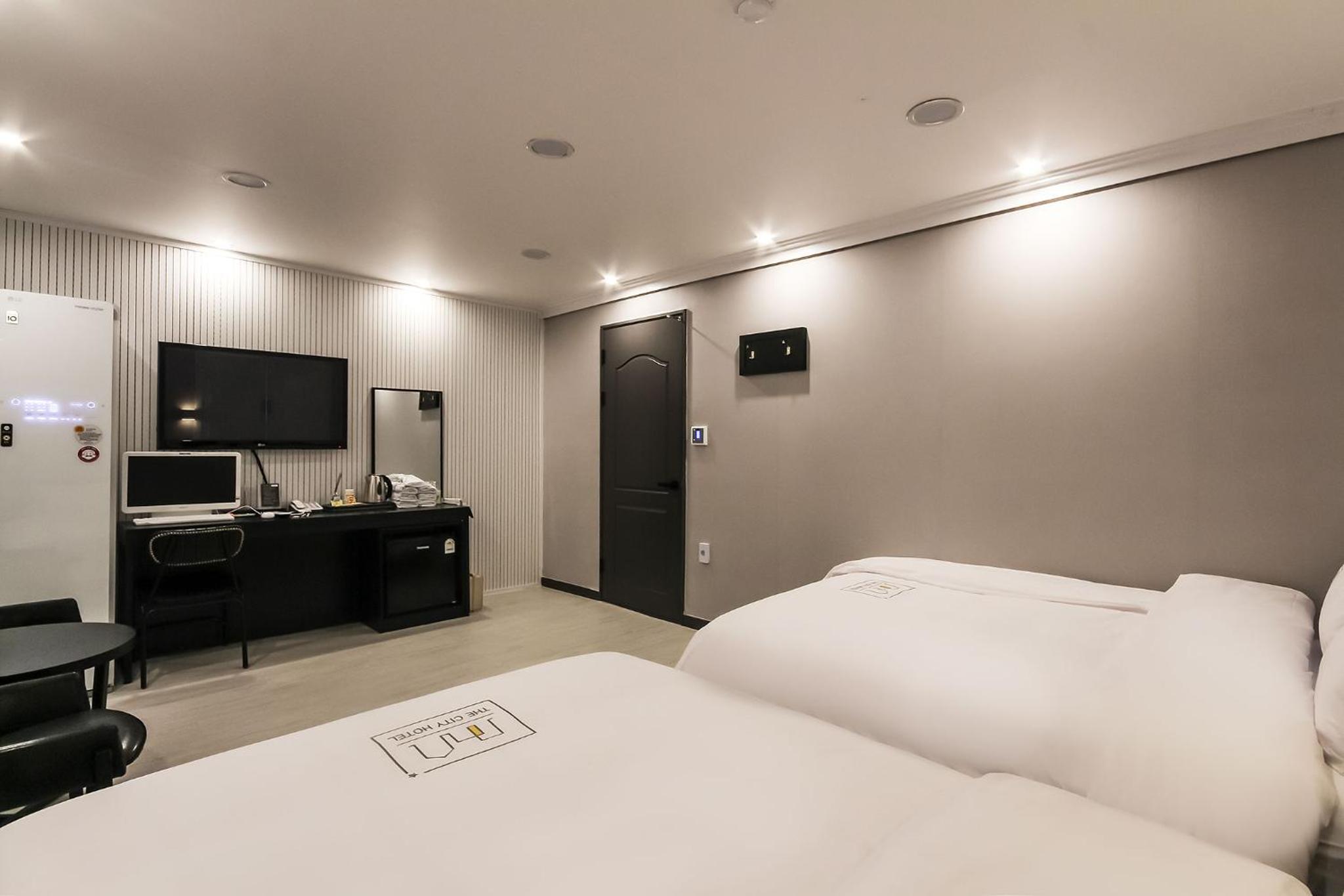 Standard Twin Room - Photo 1