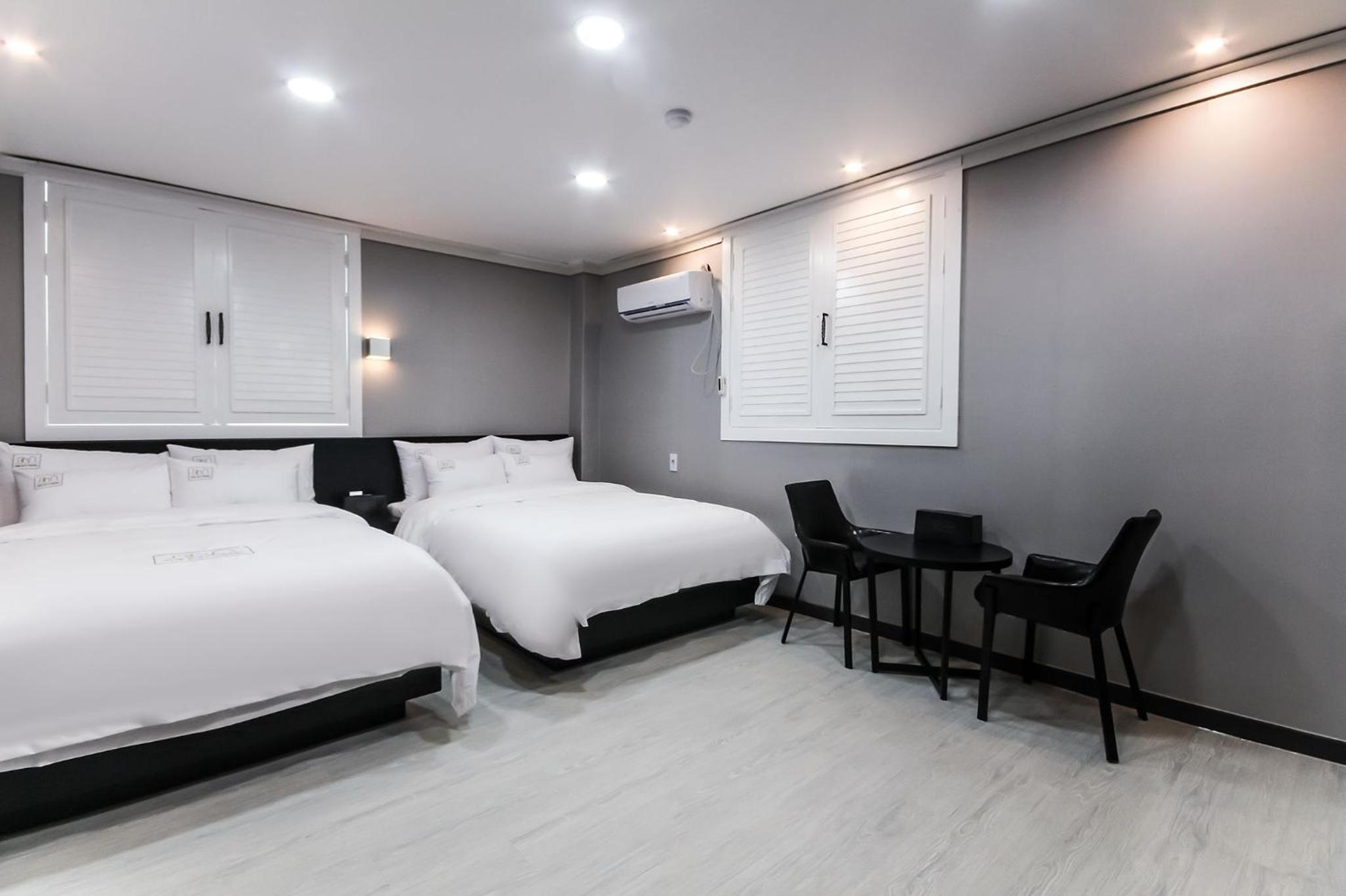 Standard Twin Room - Photo 2