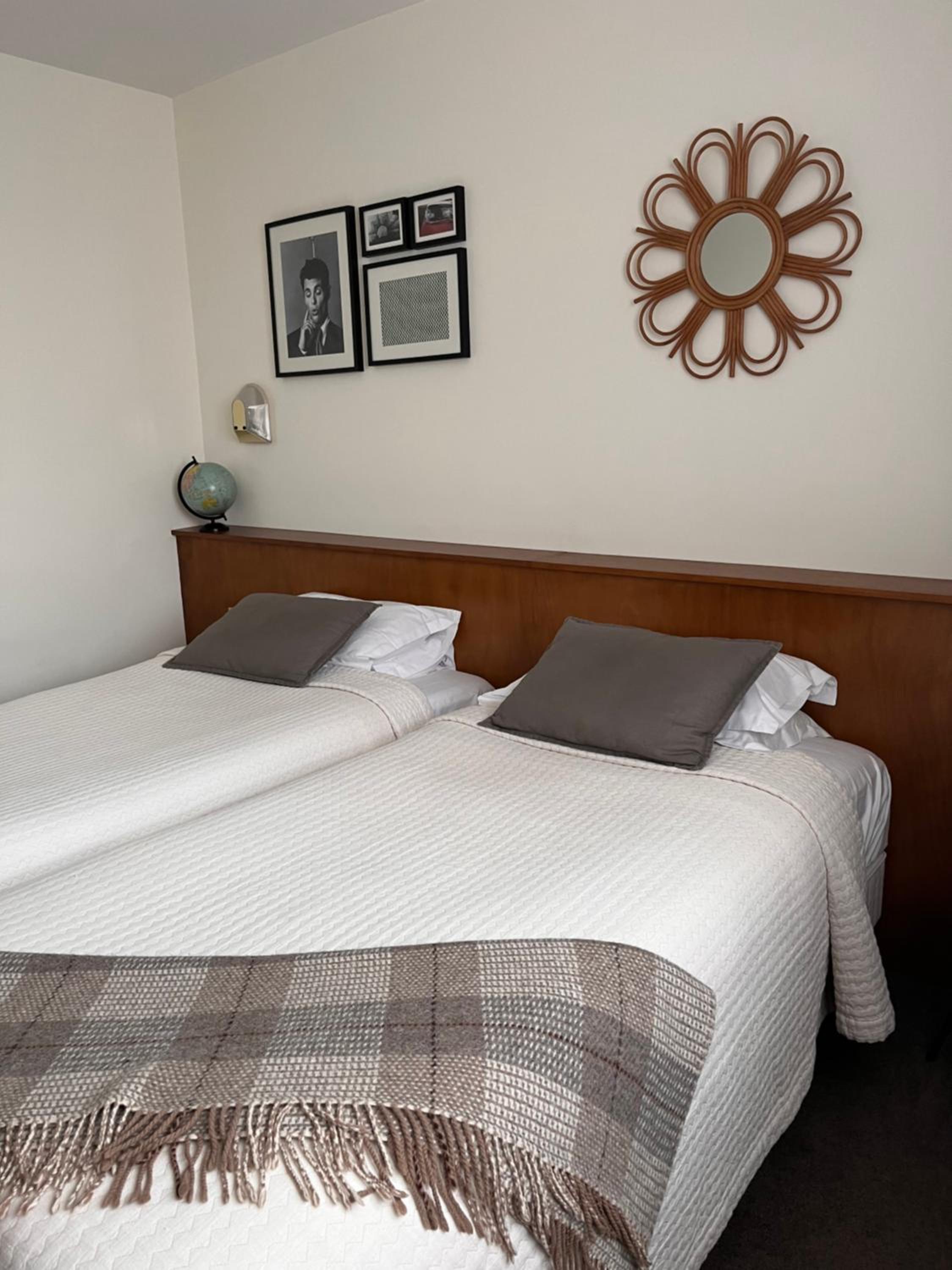 Twin Room with City View photo 2