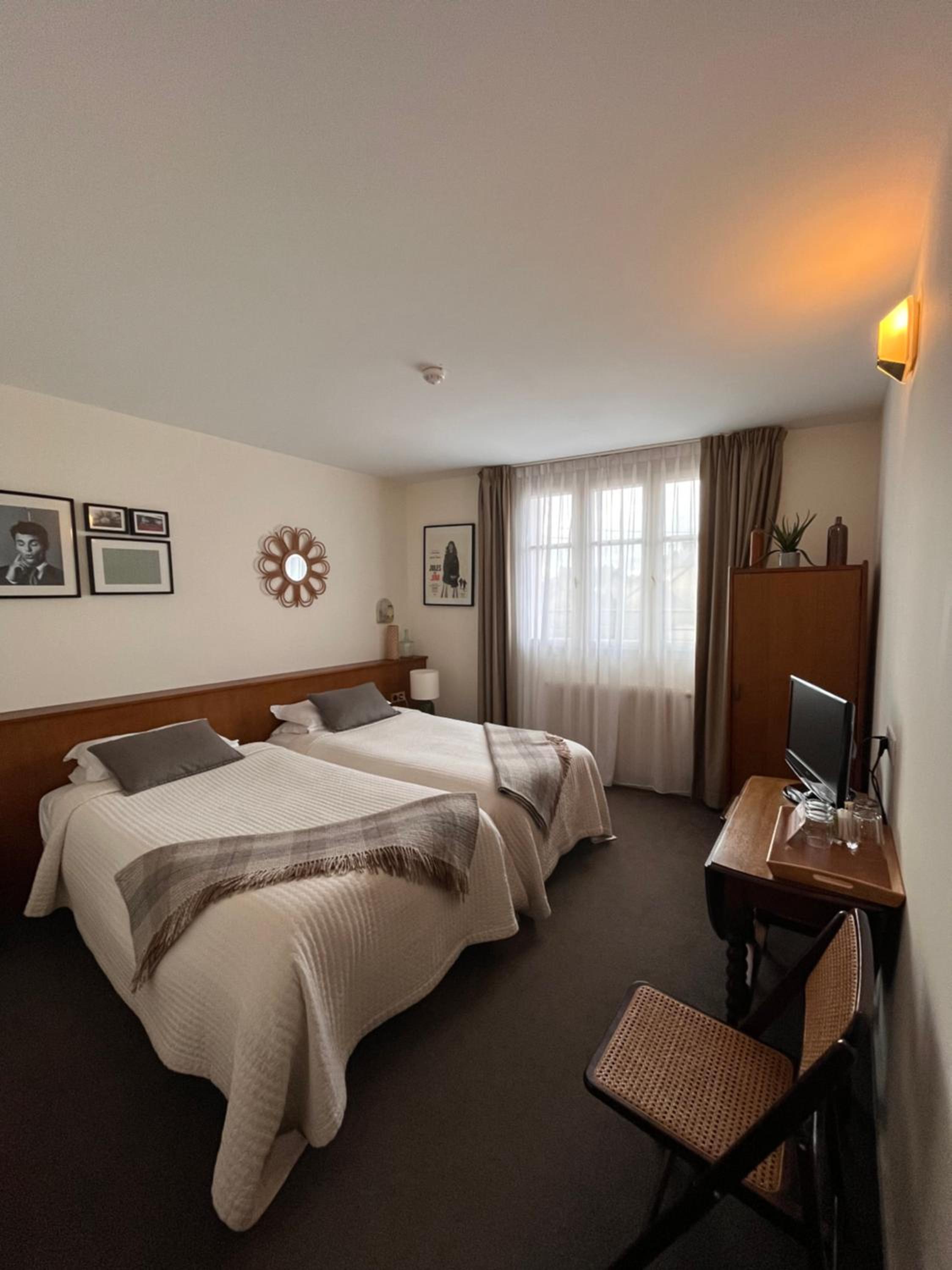 Twin Room with City View photo 1