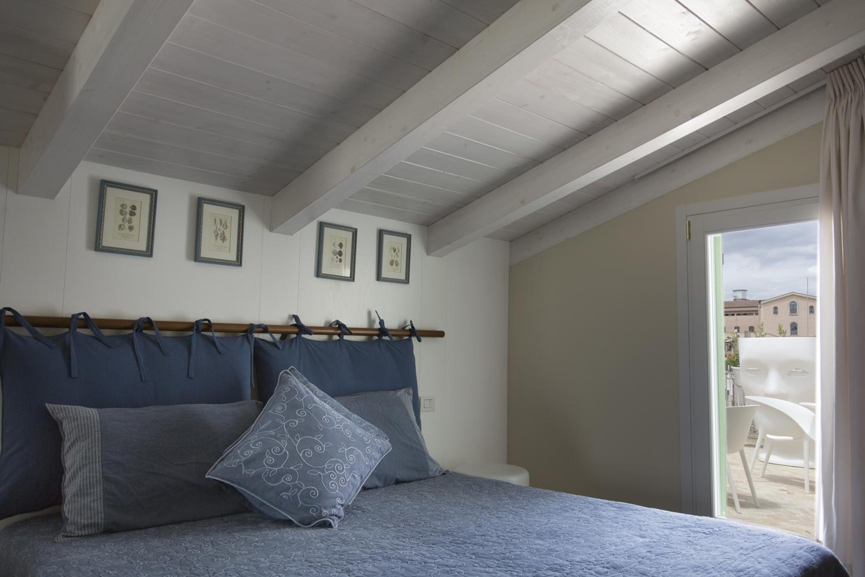 Deluxe Double or Twin Room - Photo 7