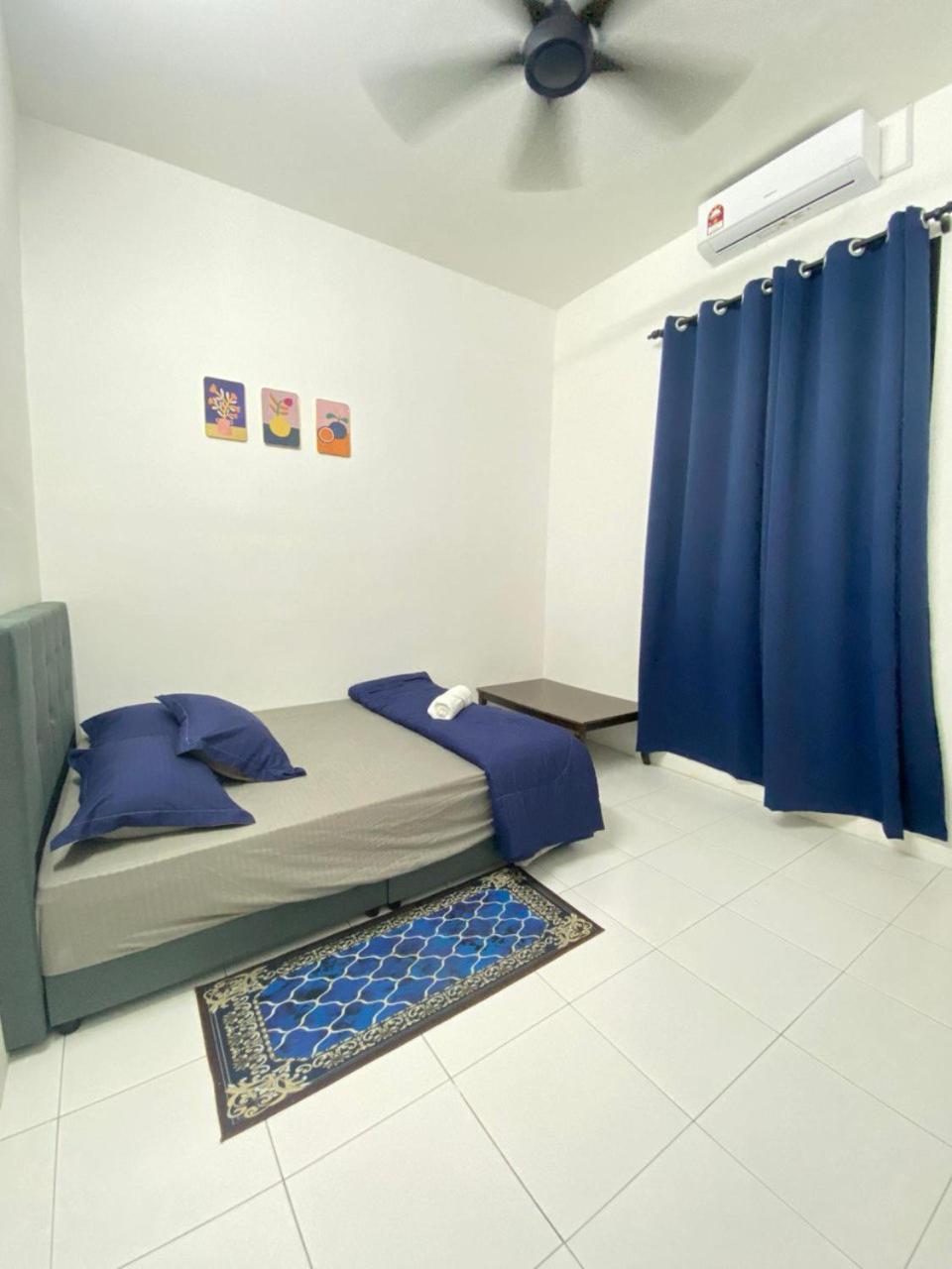 Three-Bedroom House photo 2