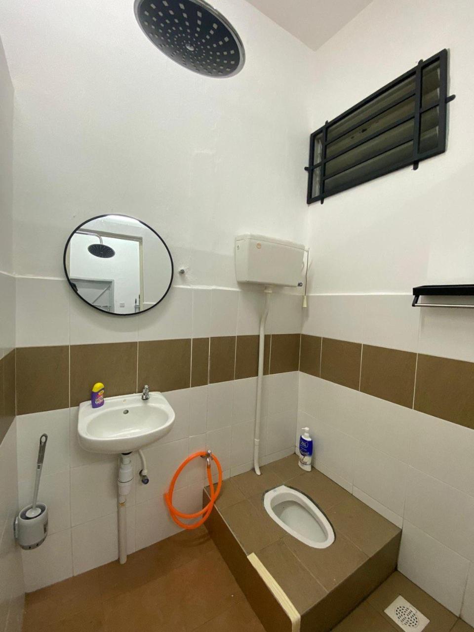 Three-Bedroom House photo 3