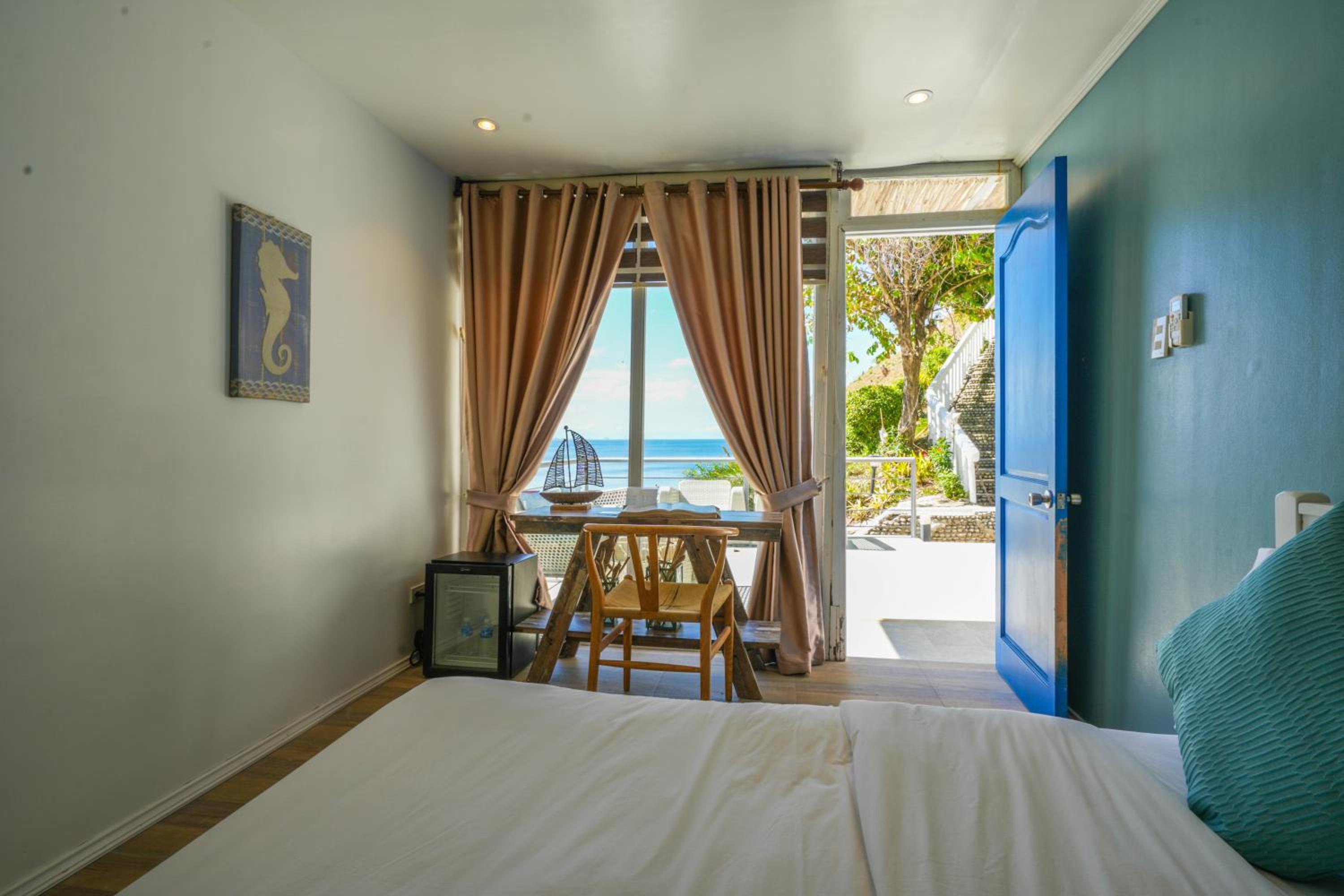 Double or Twin Room with Sea View