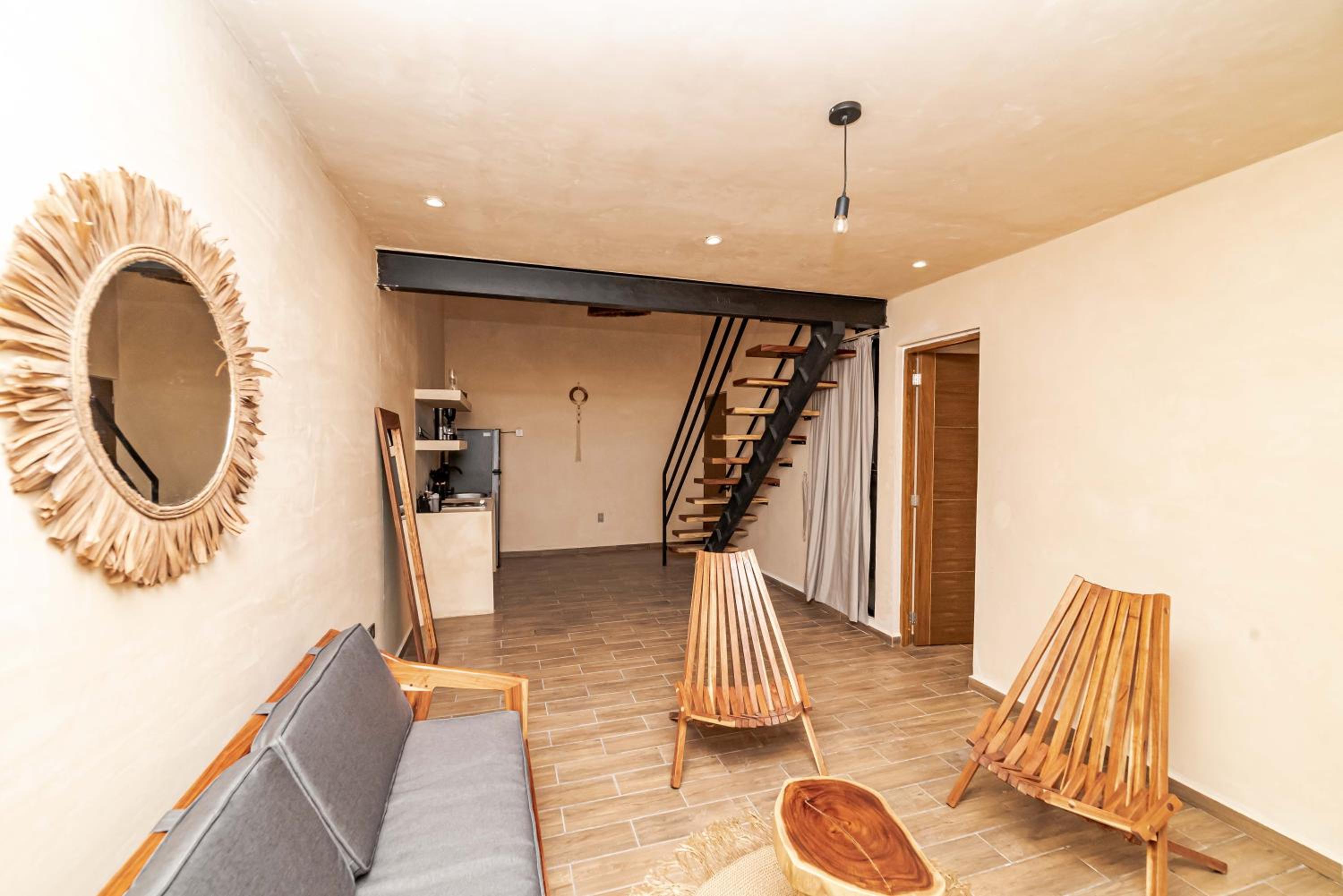 Deluxe Studio