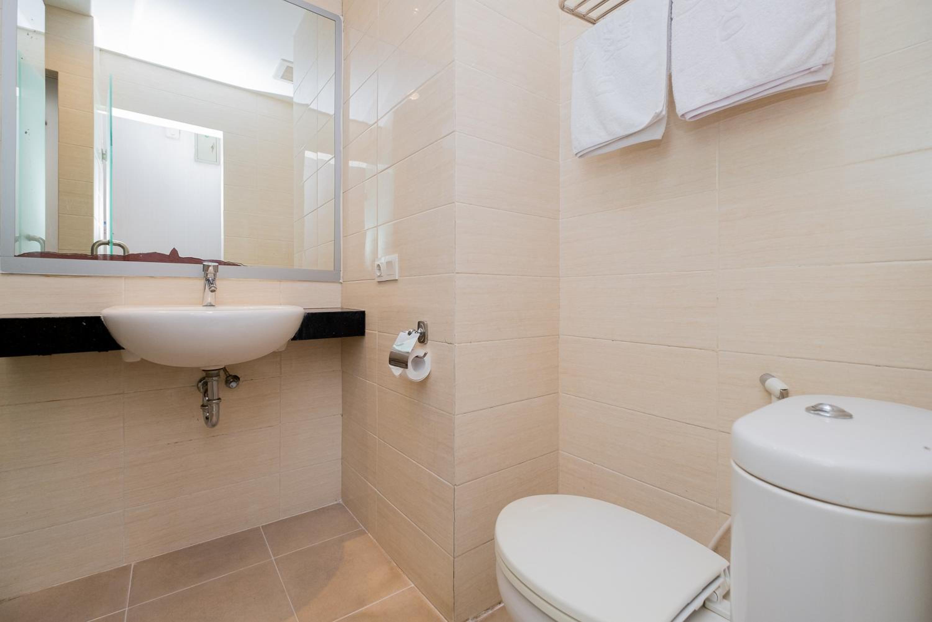 Standard Twin Room - Photo 8