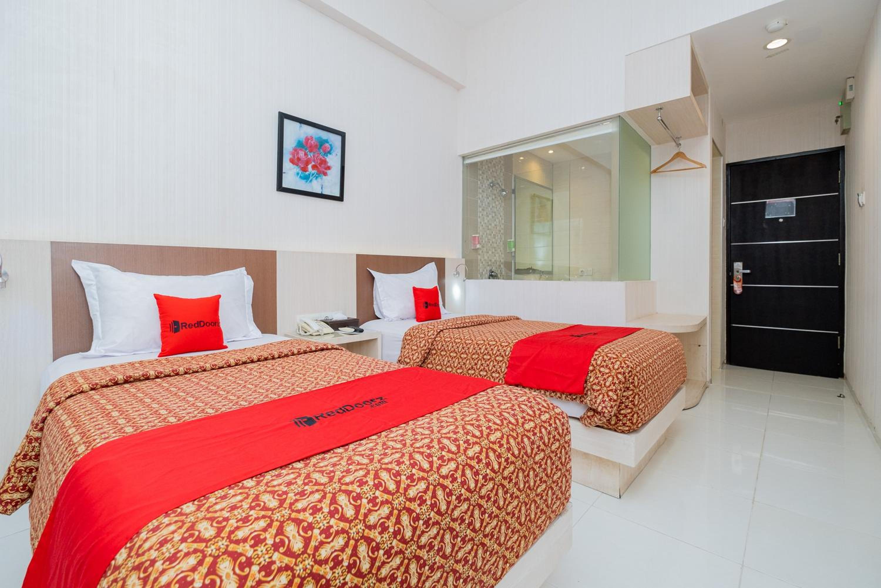 Standard Twin Room - Photo 1