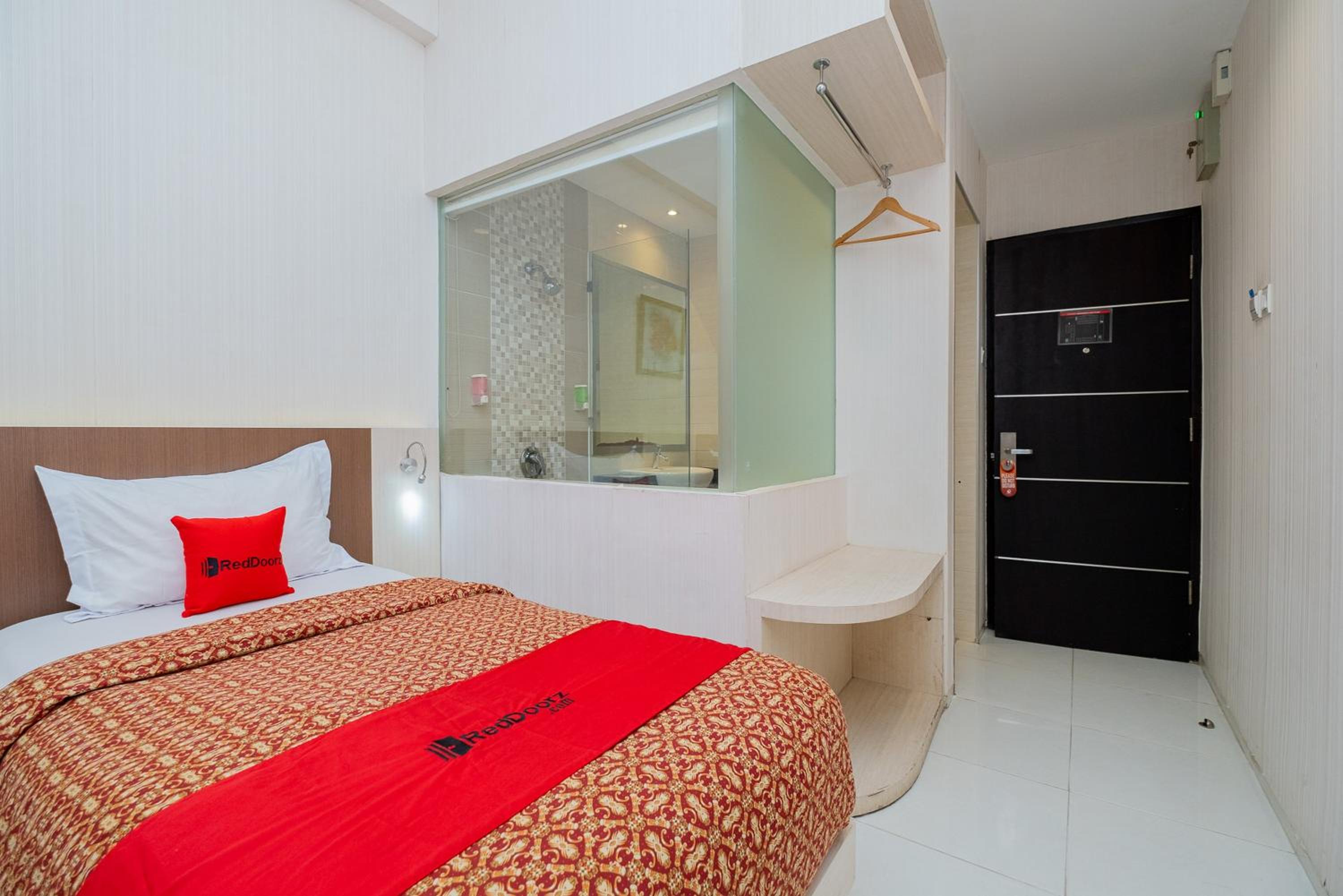 Standard Twin Room - Photo 3