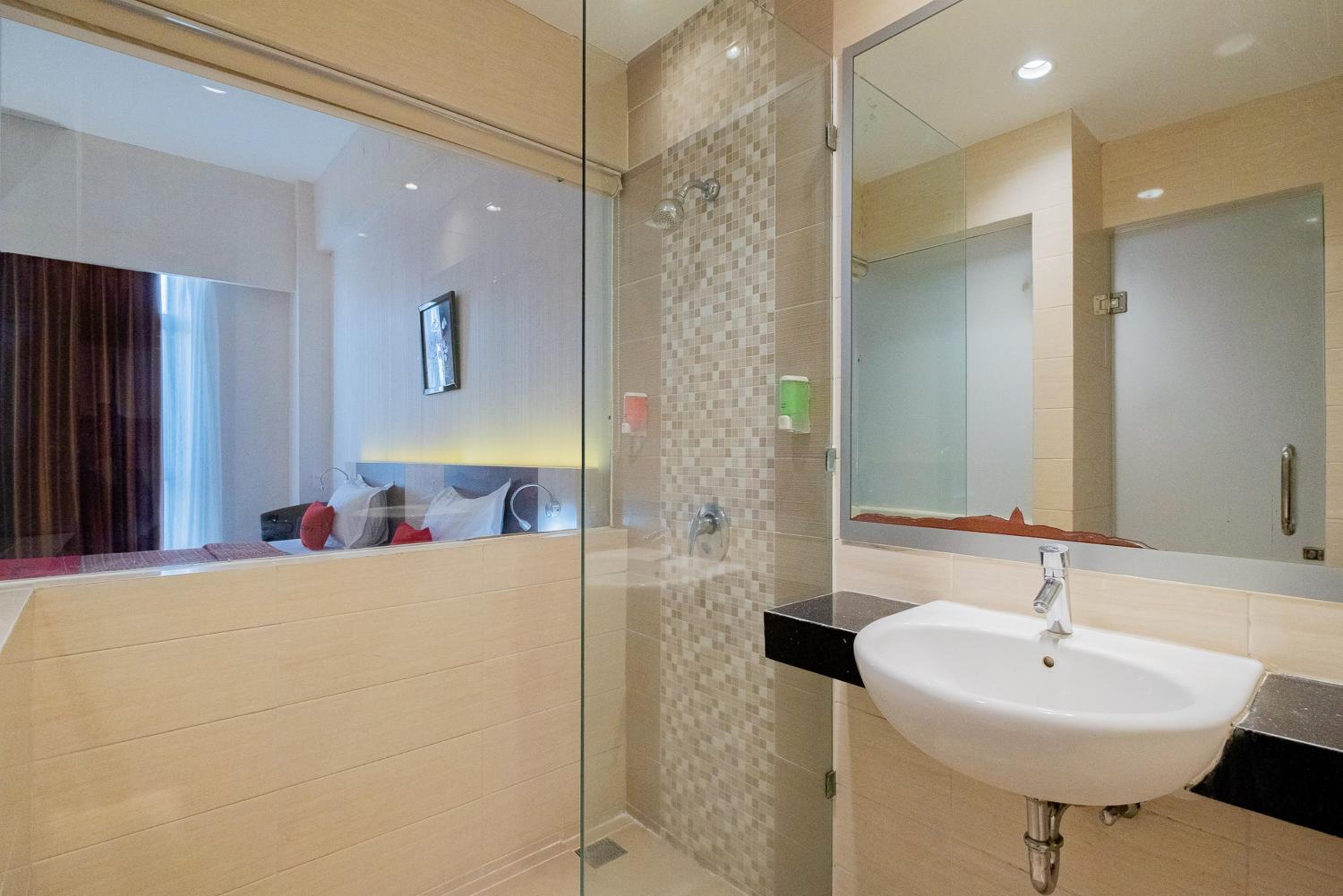 Standard Twin Room - Photo 9