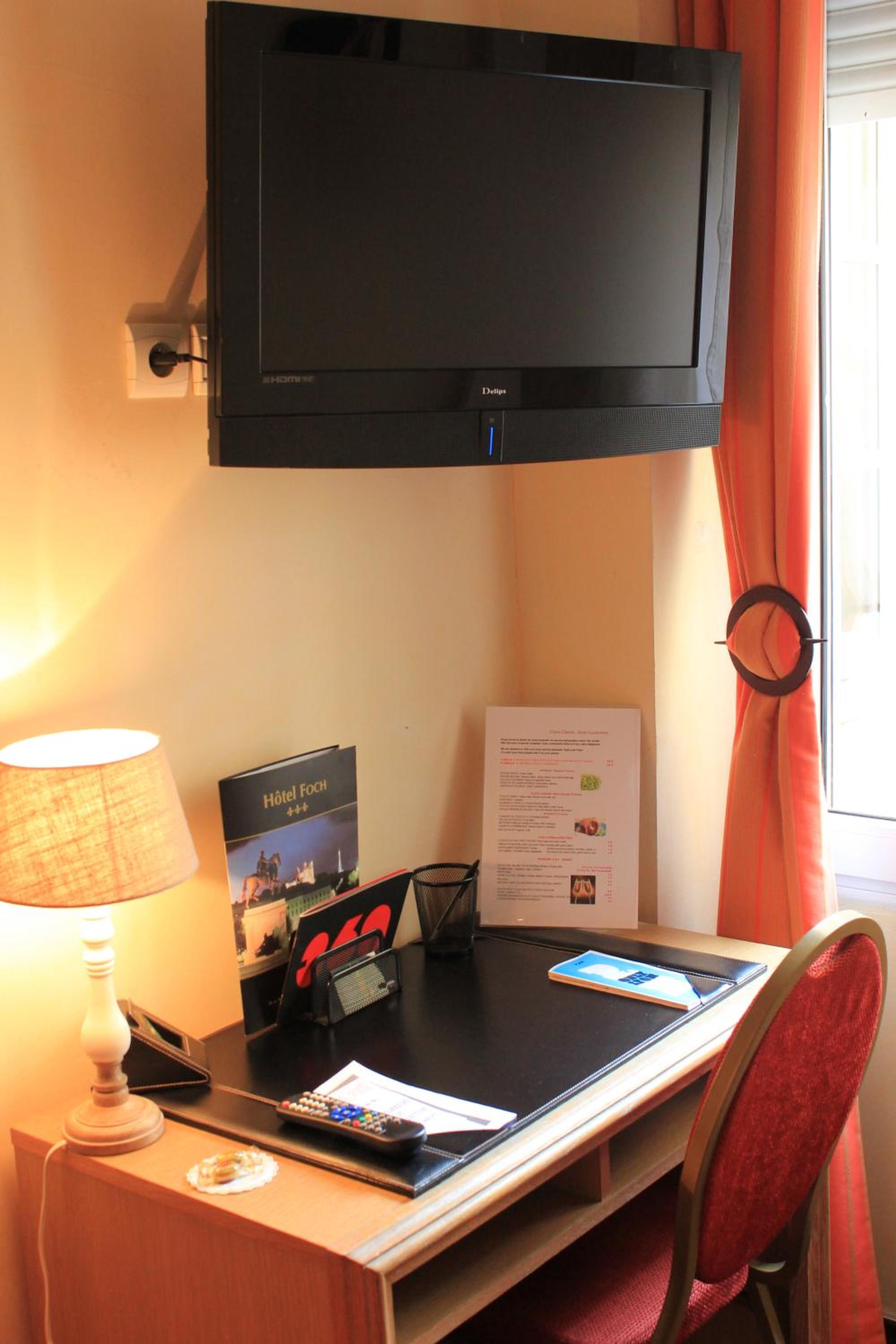 Family Room - Photo 8