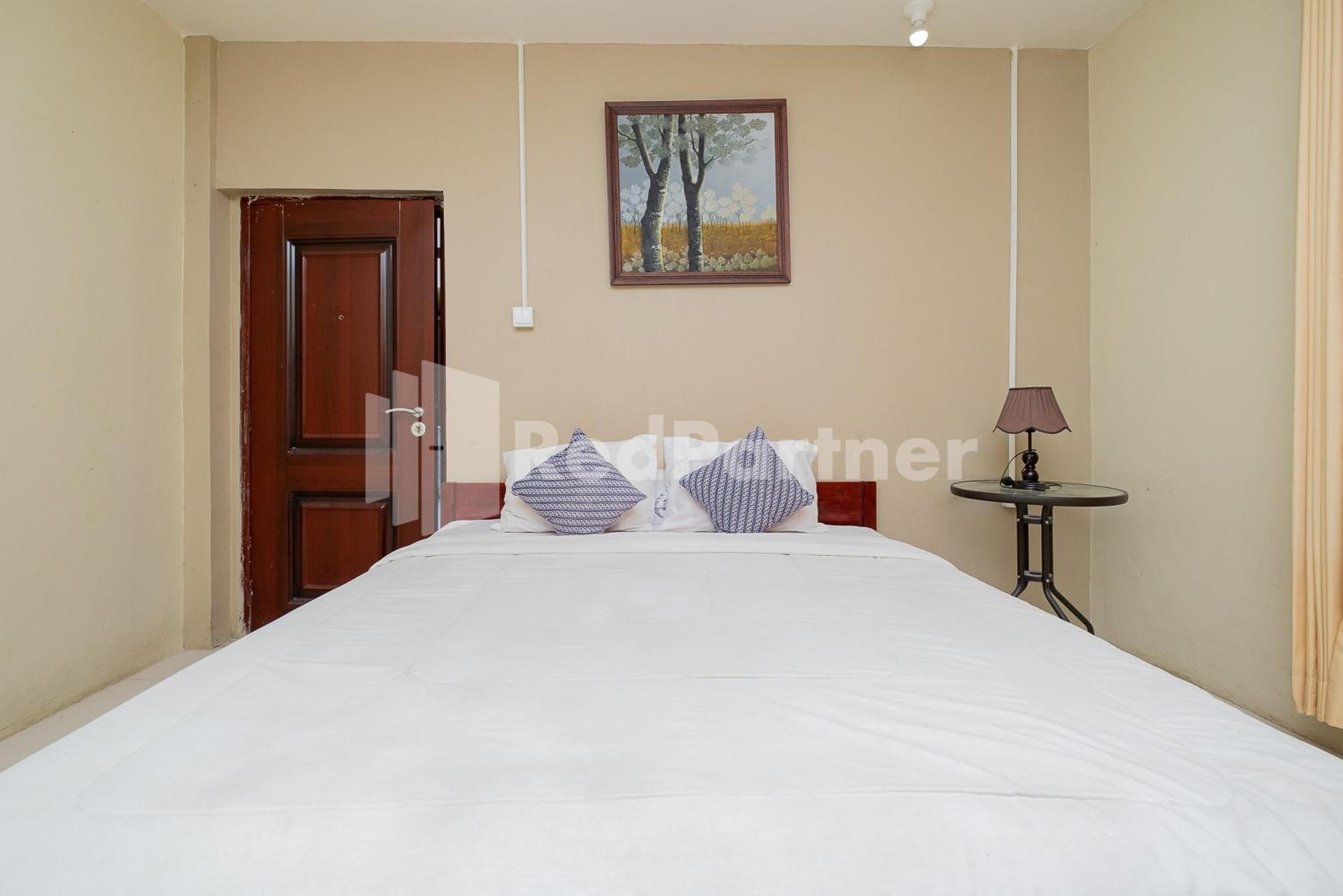 Deluxe Room - Photo 6