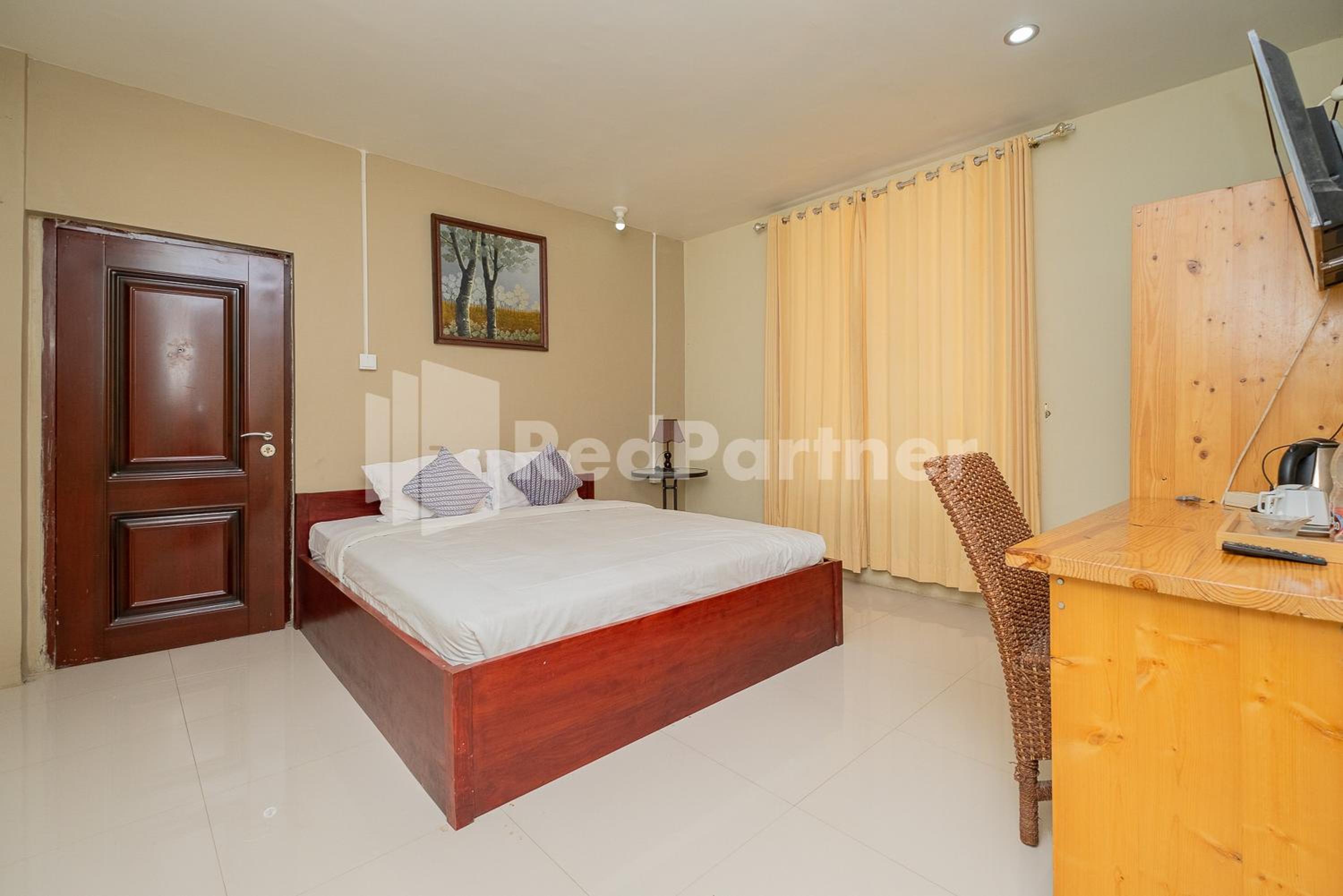 Deluxe Room - Photo 5
