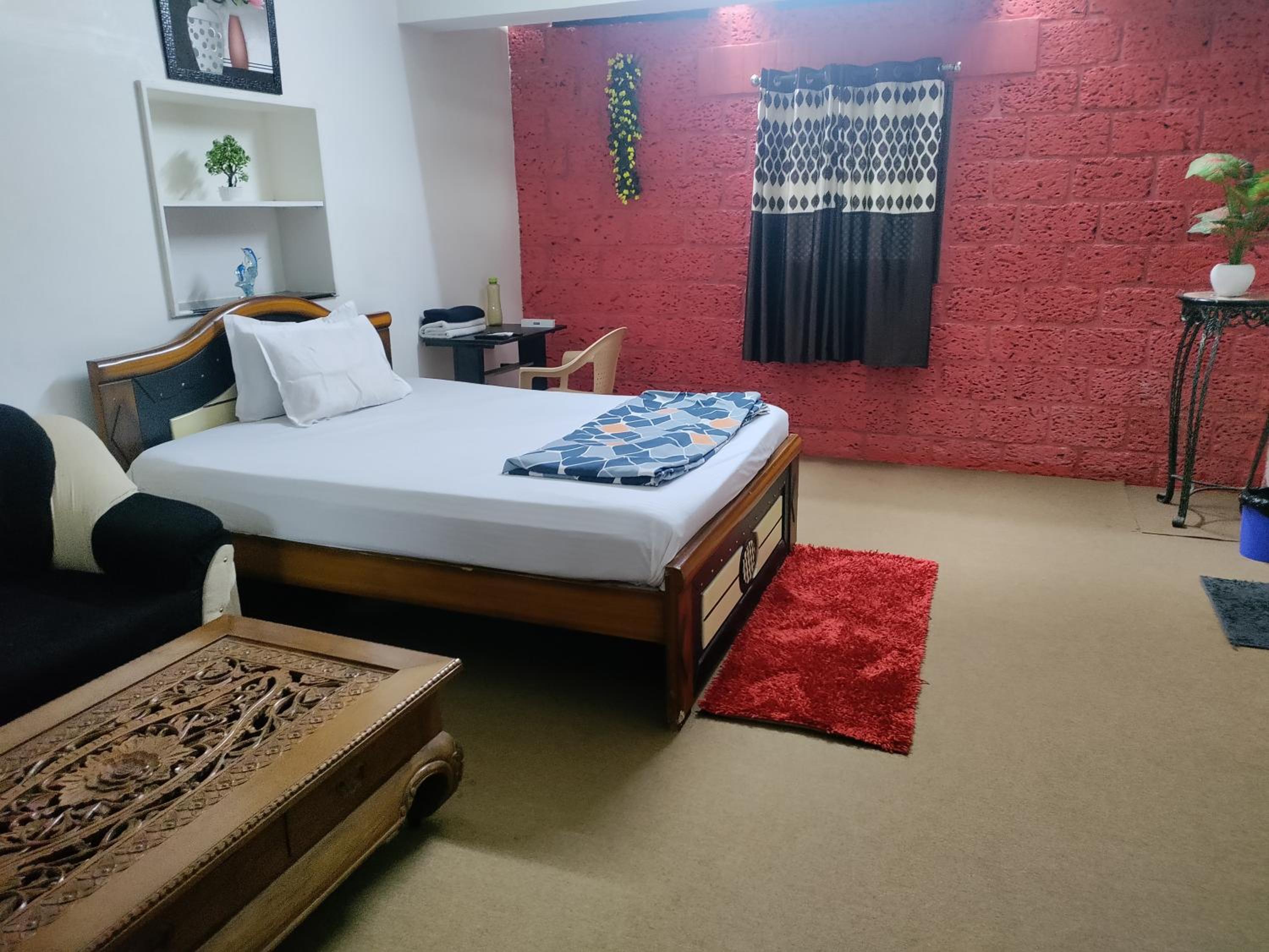 Deluxe Queen Room
