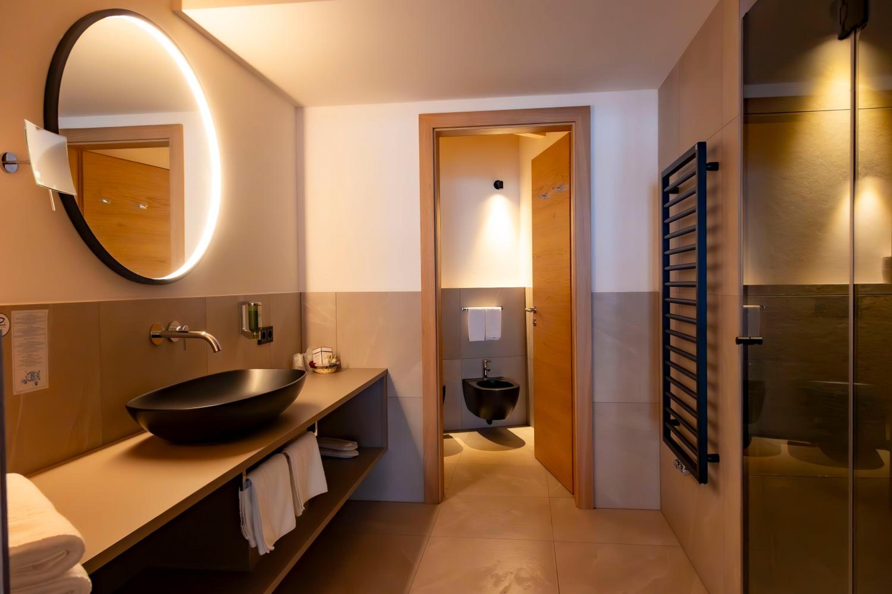 Suite - Photo 2