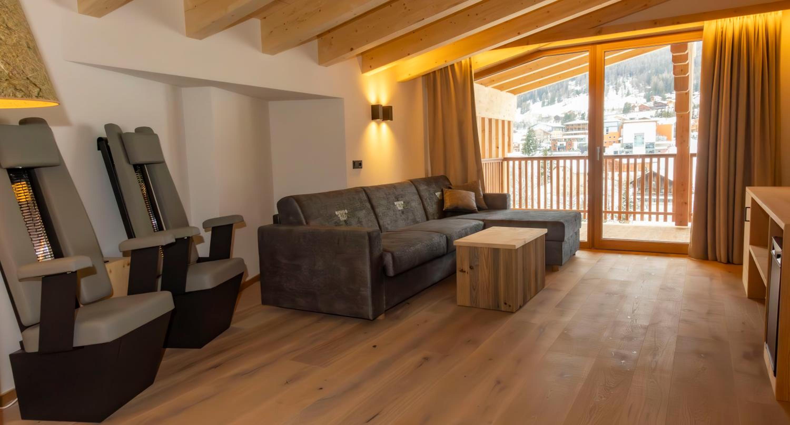 Suite - Photo 1