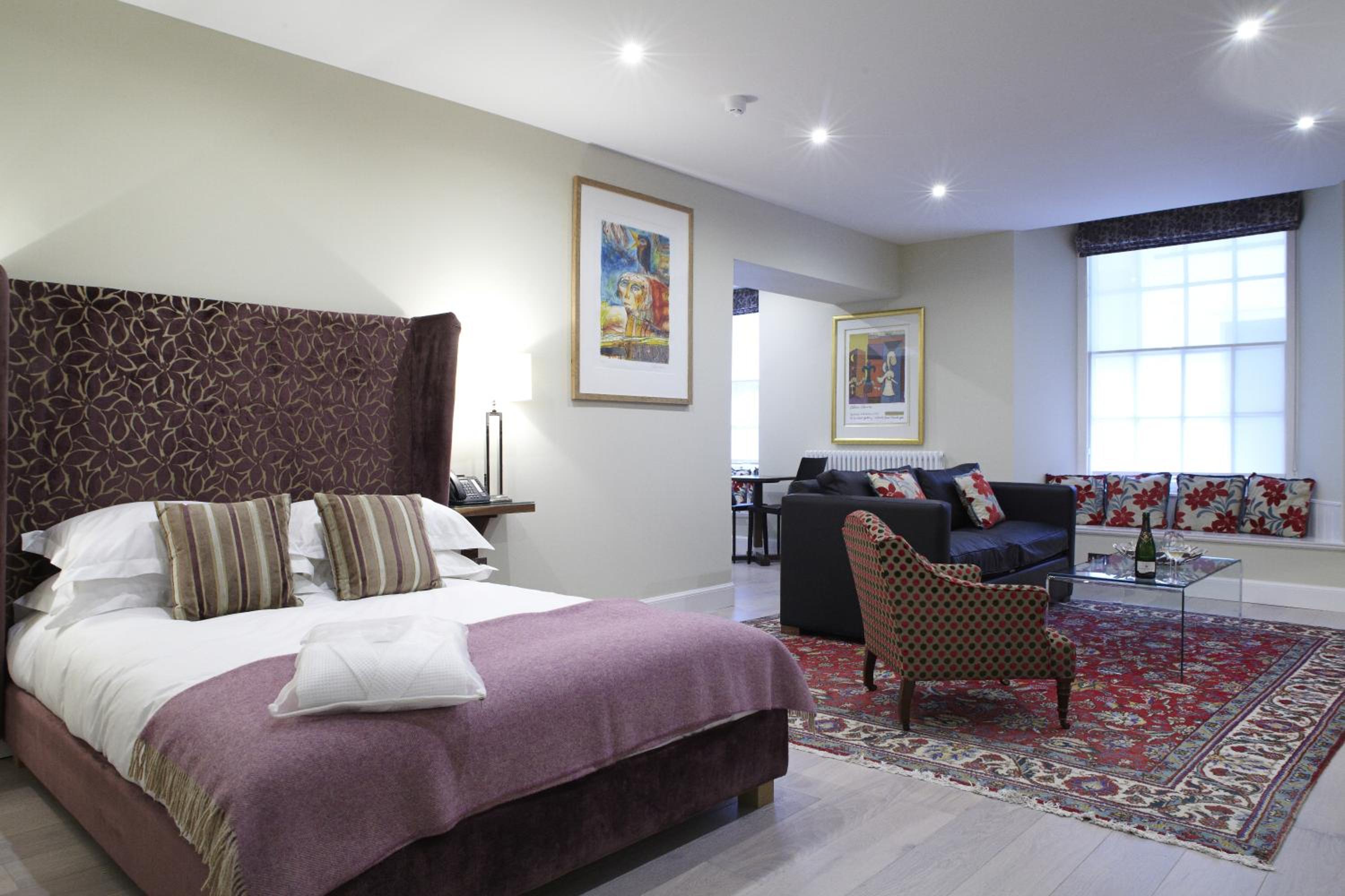 Studio Apartment with Lower ground floor access. Limited Views. - Photo 4
