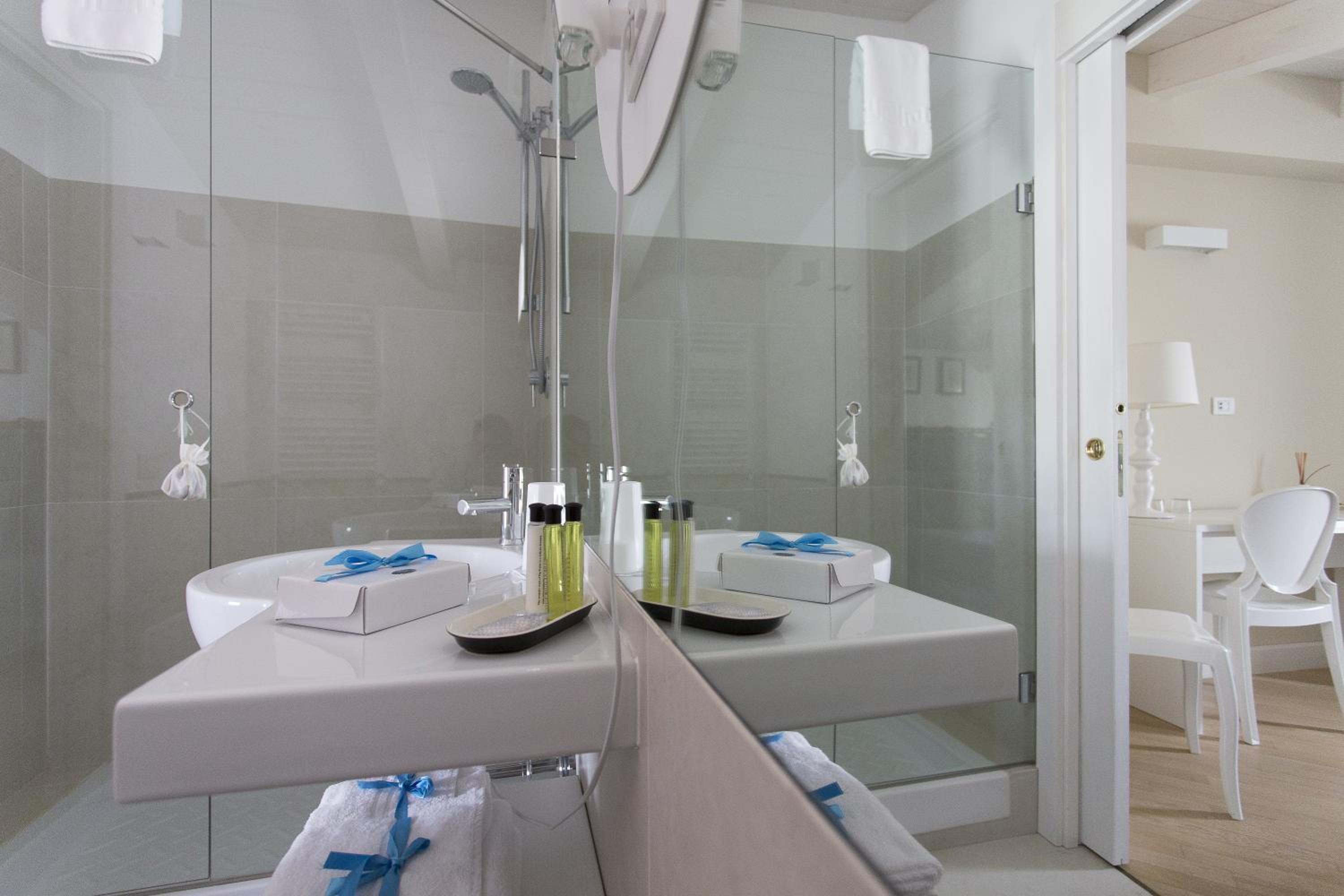 Deluxe Double or Twin Room - Photo 3