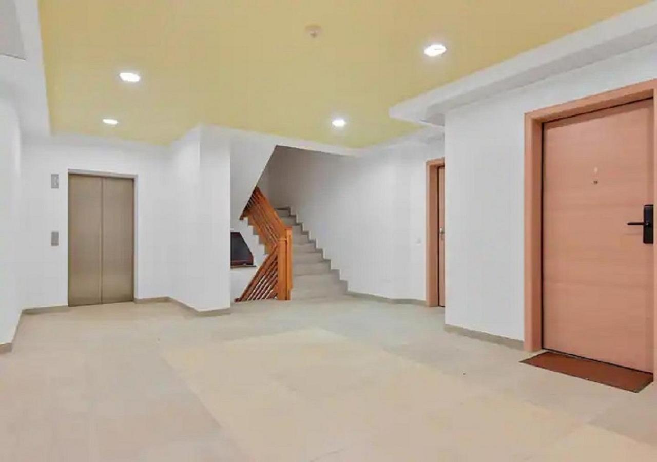 One-Bedroom Apartment - Photo 2