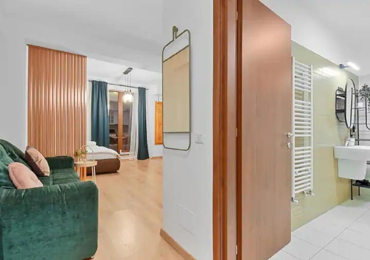 One-Bedroom Apartment - Photo 4