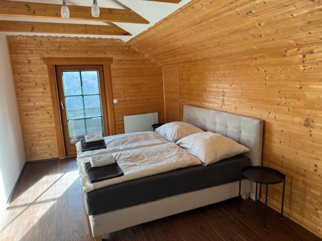 Three-Bedroom House photo 3