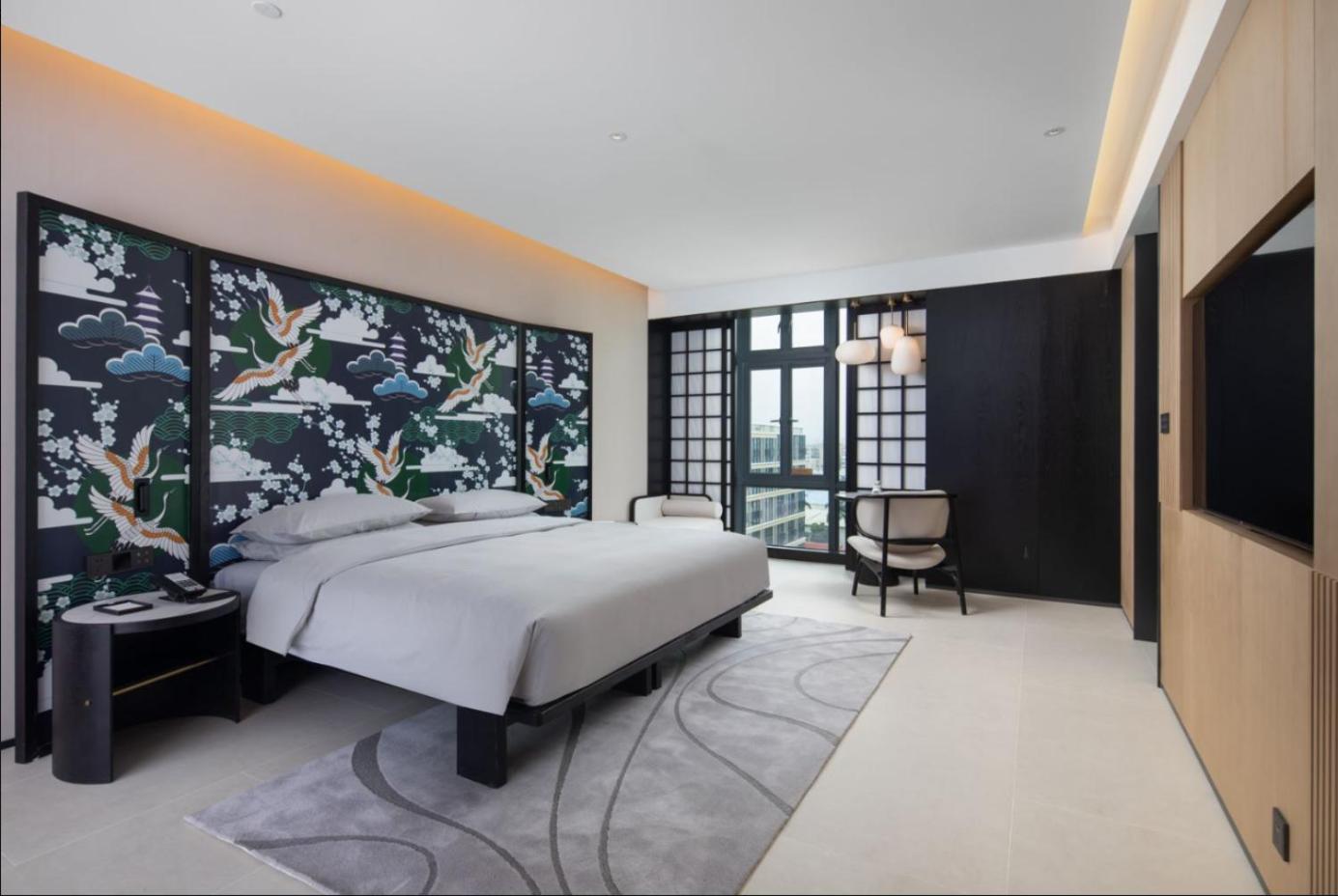 Deluxe Queen Room