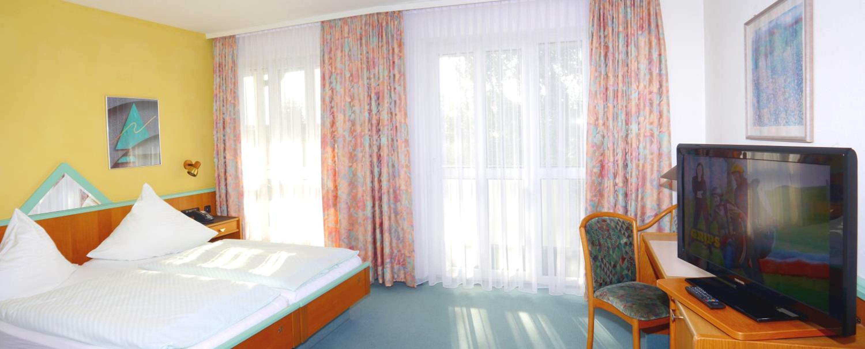 Medium-Size Double Room photo 1