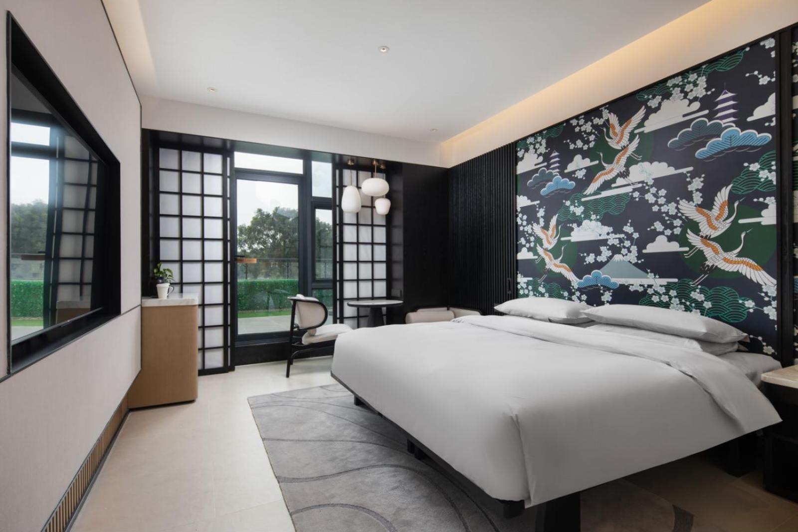 Courtyard King Room