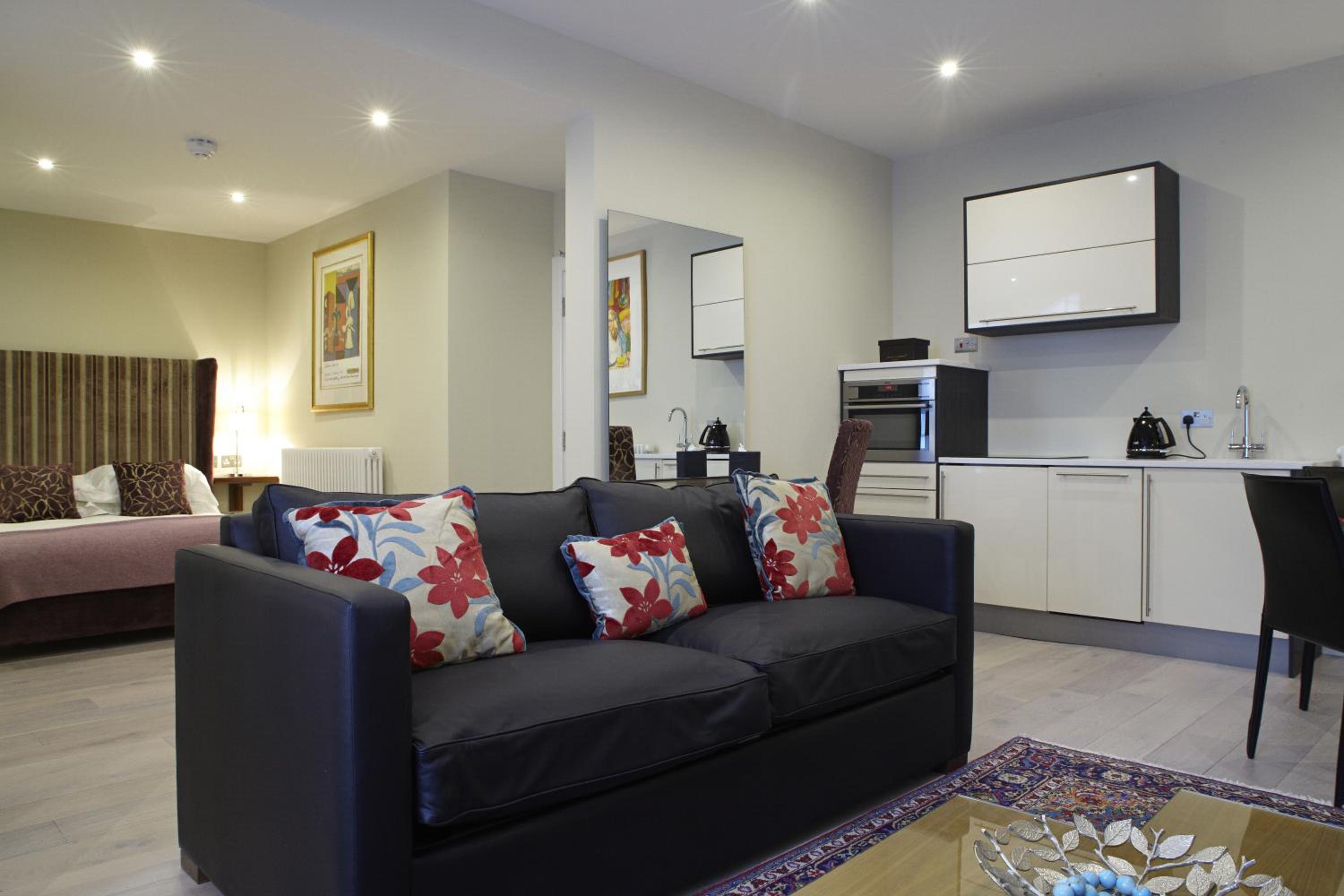 Studio Apartment with Lower ground floor access. Limited Views. - Photo 2