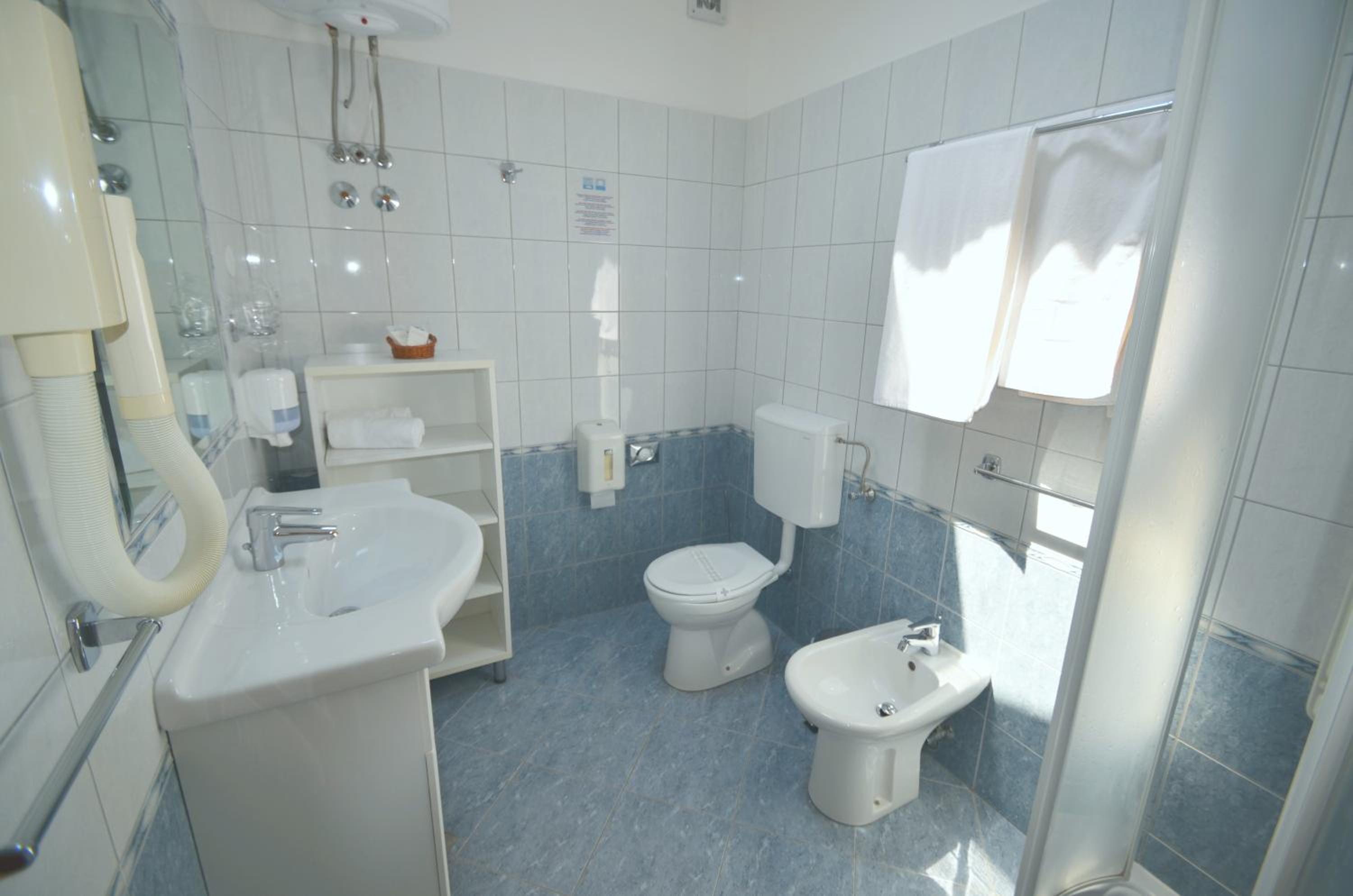 Standard One-Bedroom Apartment - Photo 14
