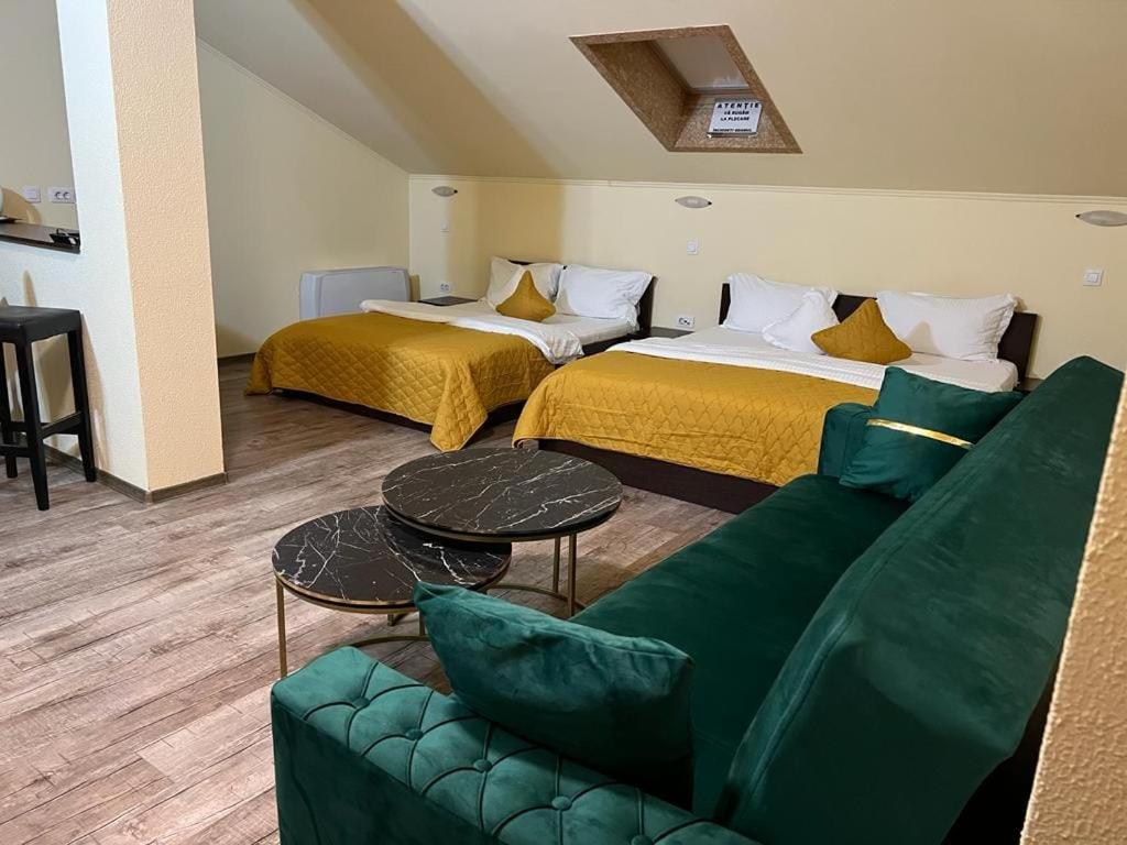 Deluxe Family Suite photo 1