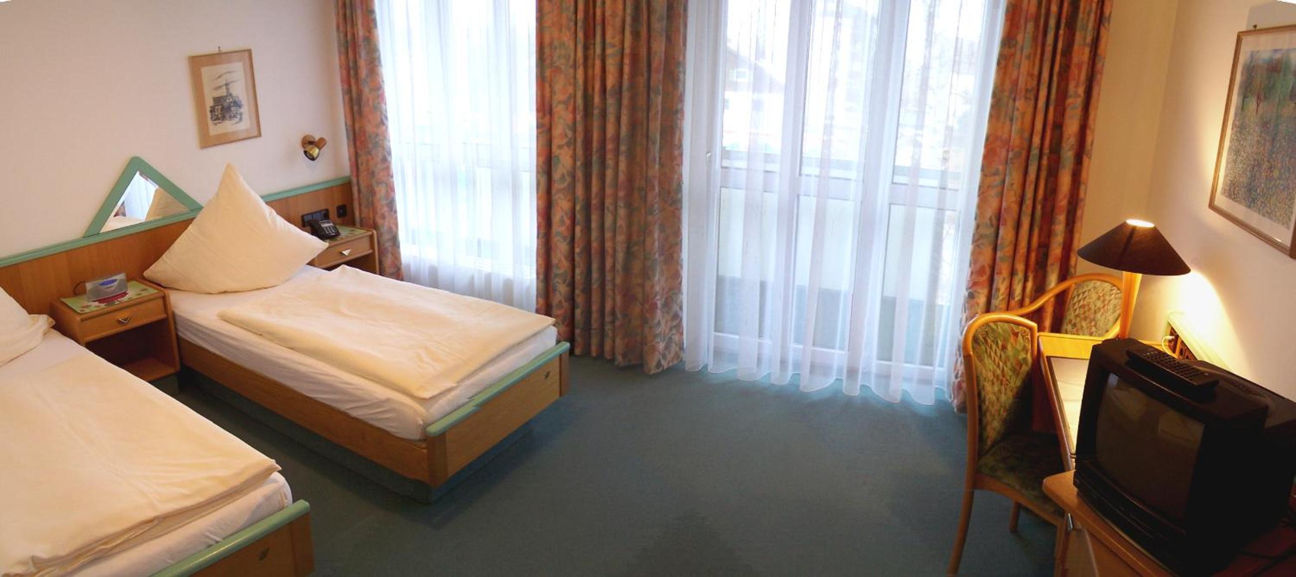 Medium-Size Double Room photo 2