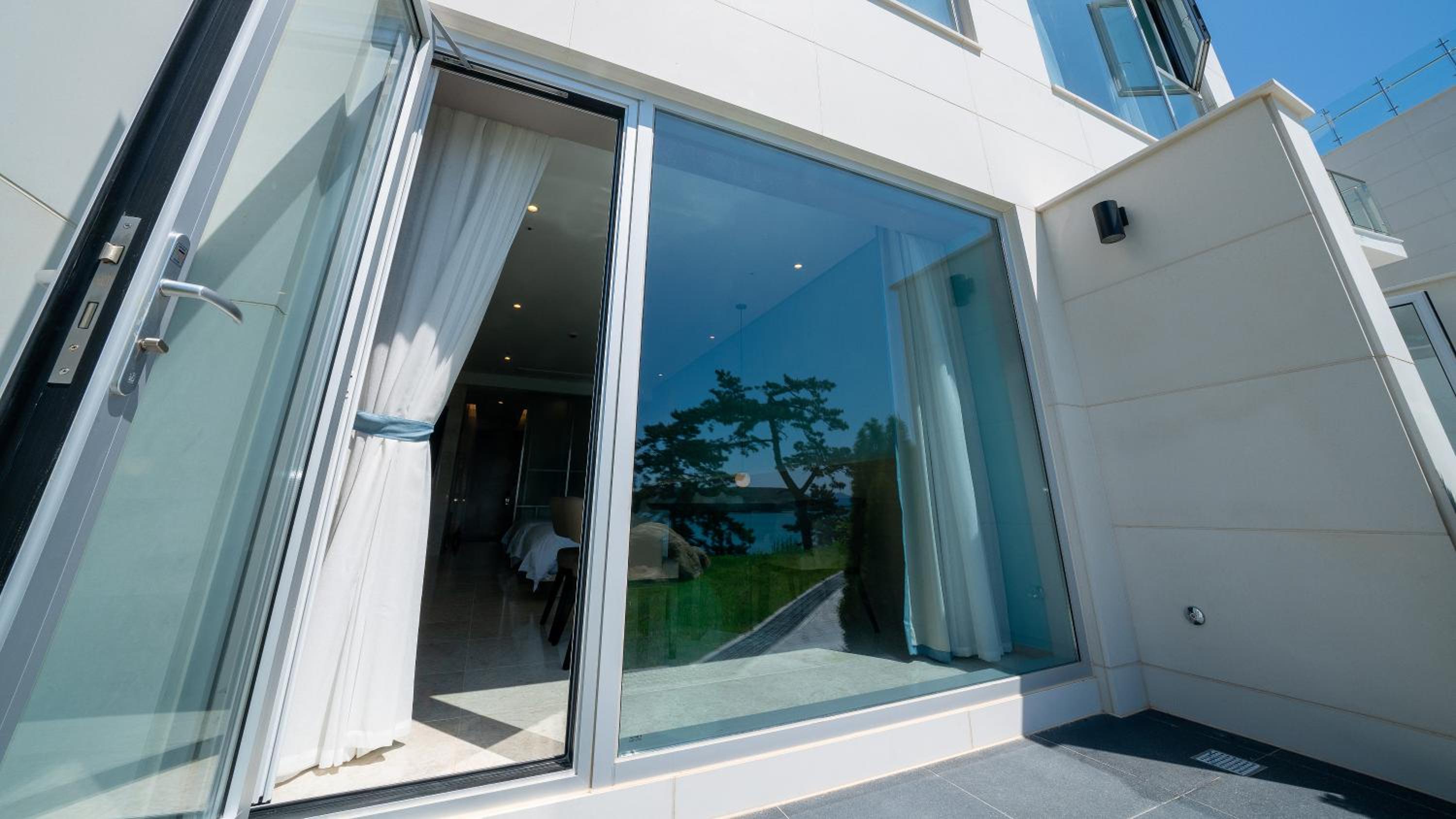 Young Suite Terrace - Photo 2