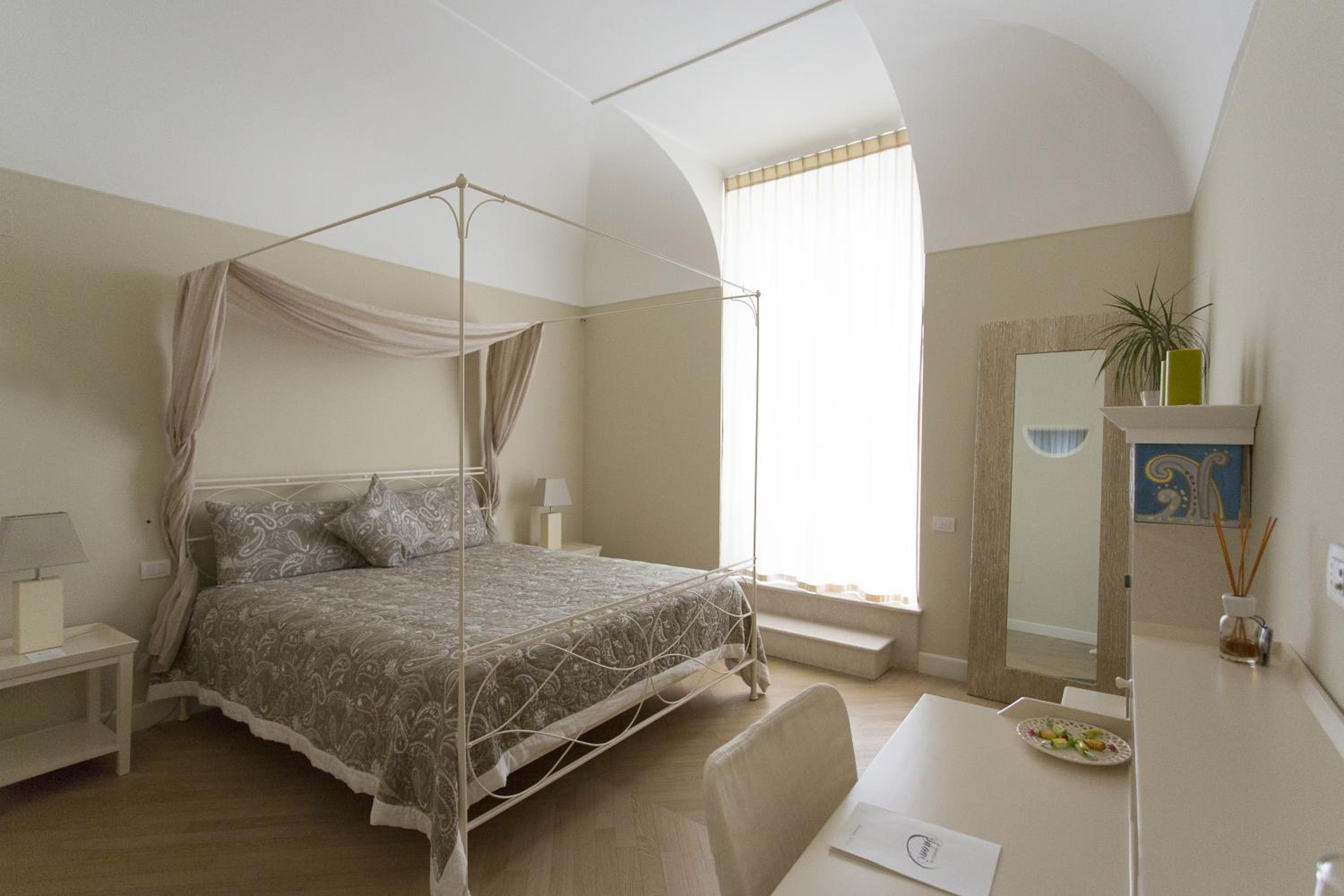 Deluxe Double or Twin Room - Photo 6