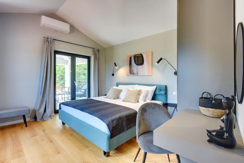 Villa photo 1