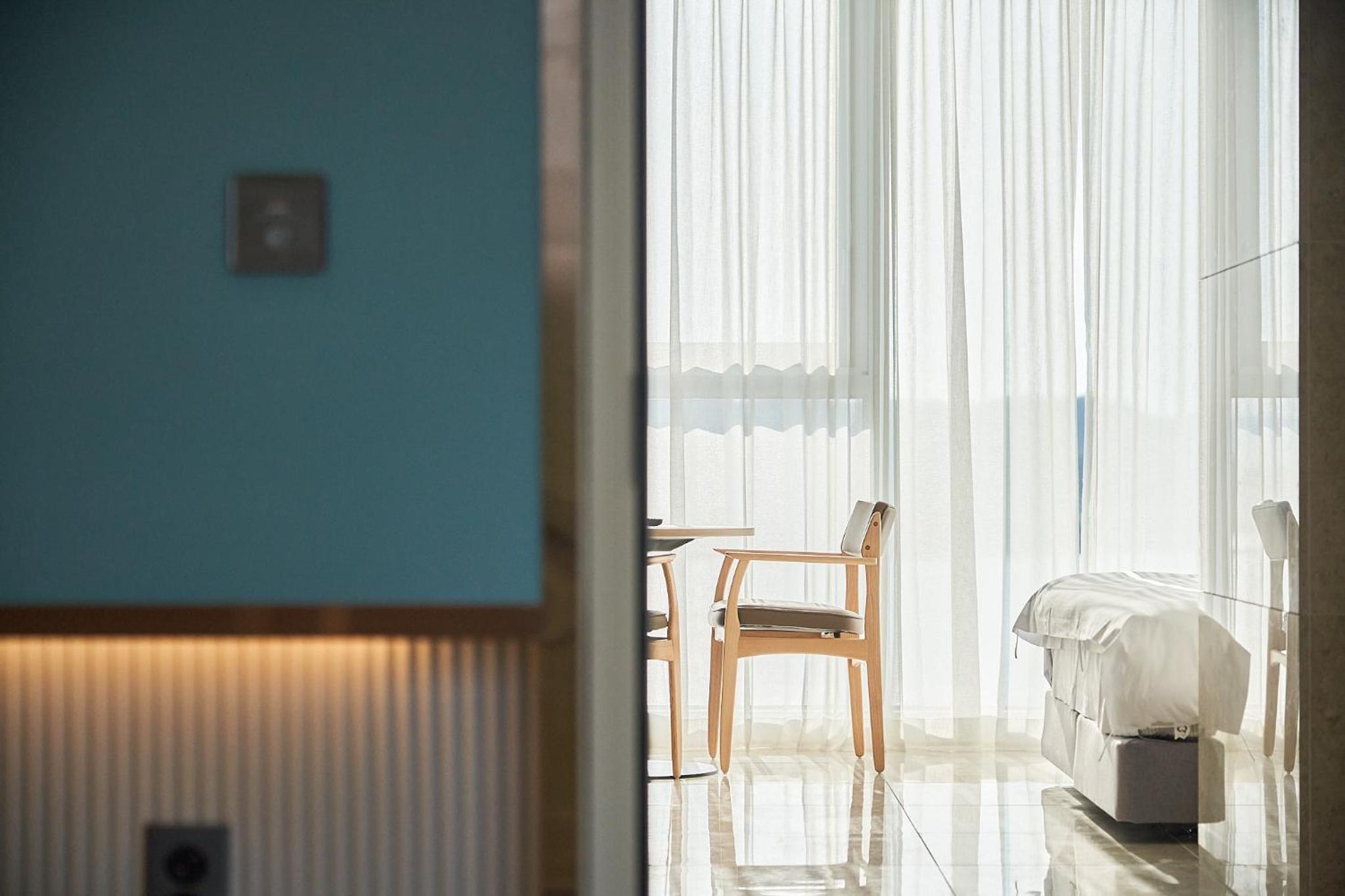The Suite - Photo 6