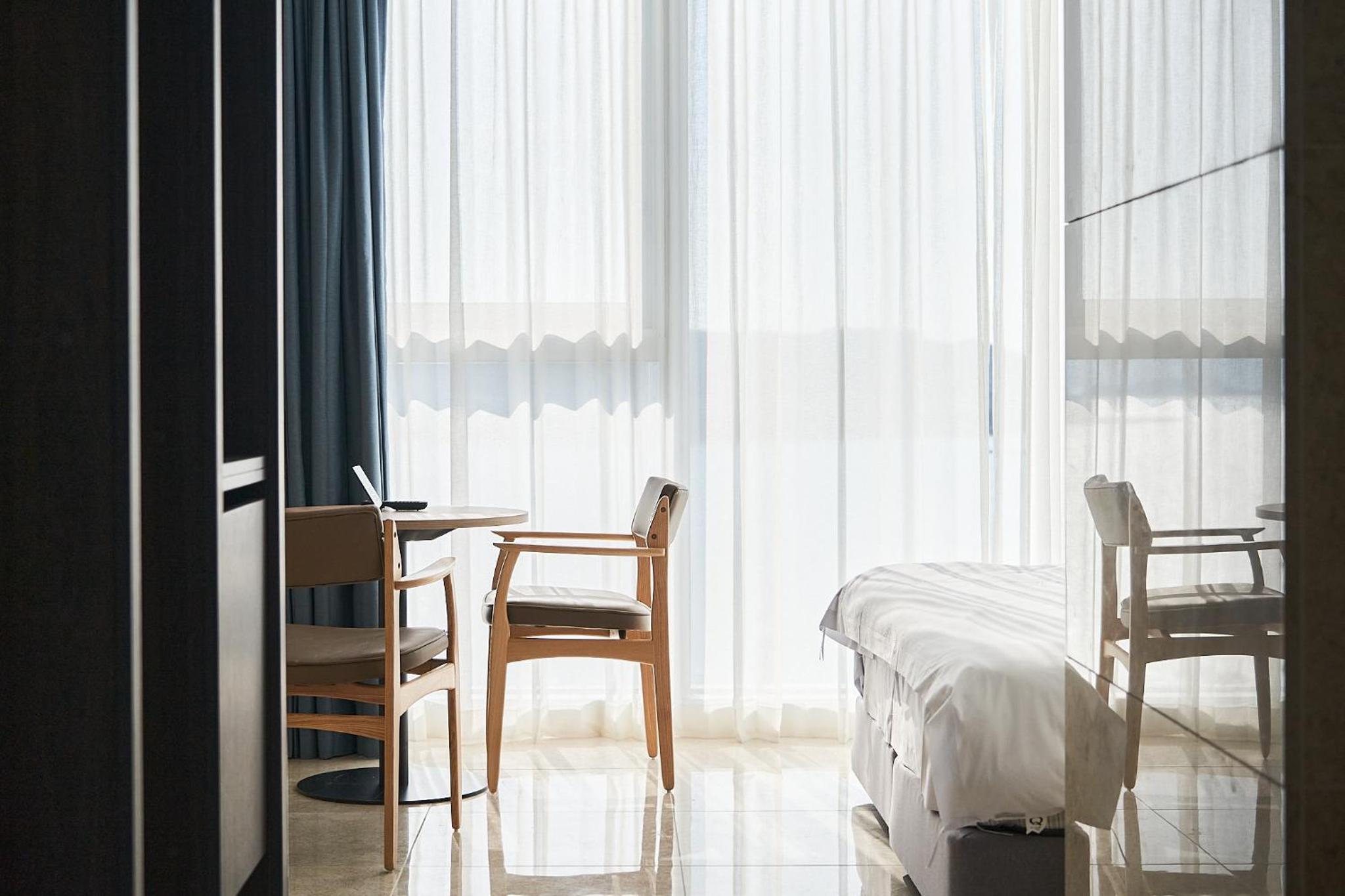 The Suite - Photo 3